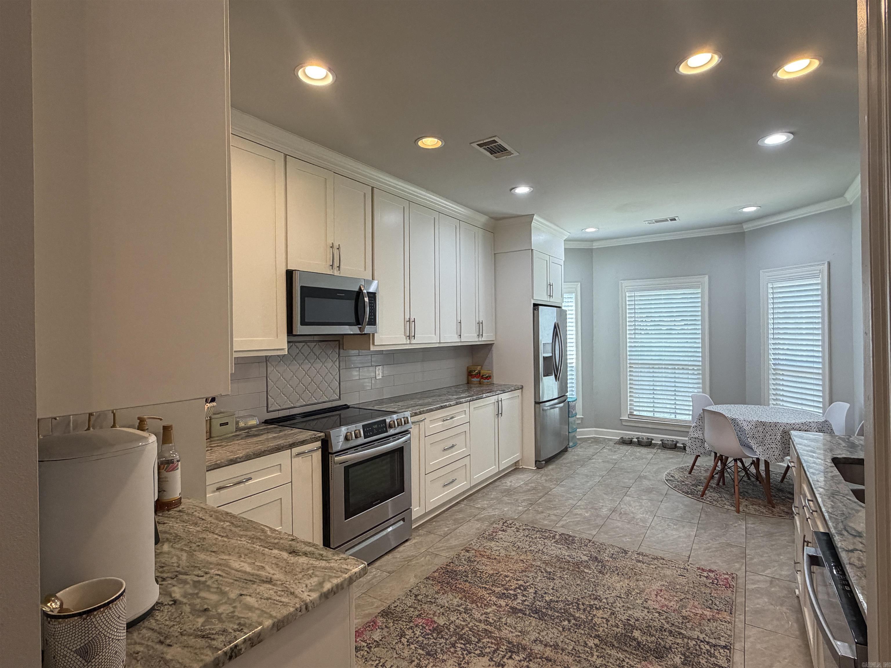 DANIELS OAKS - Residential