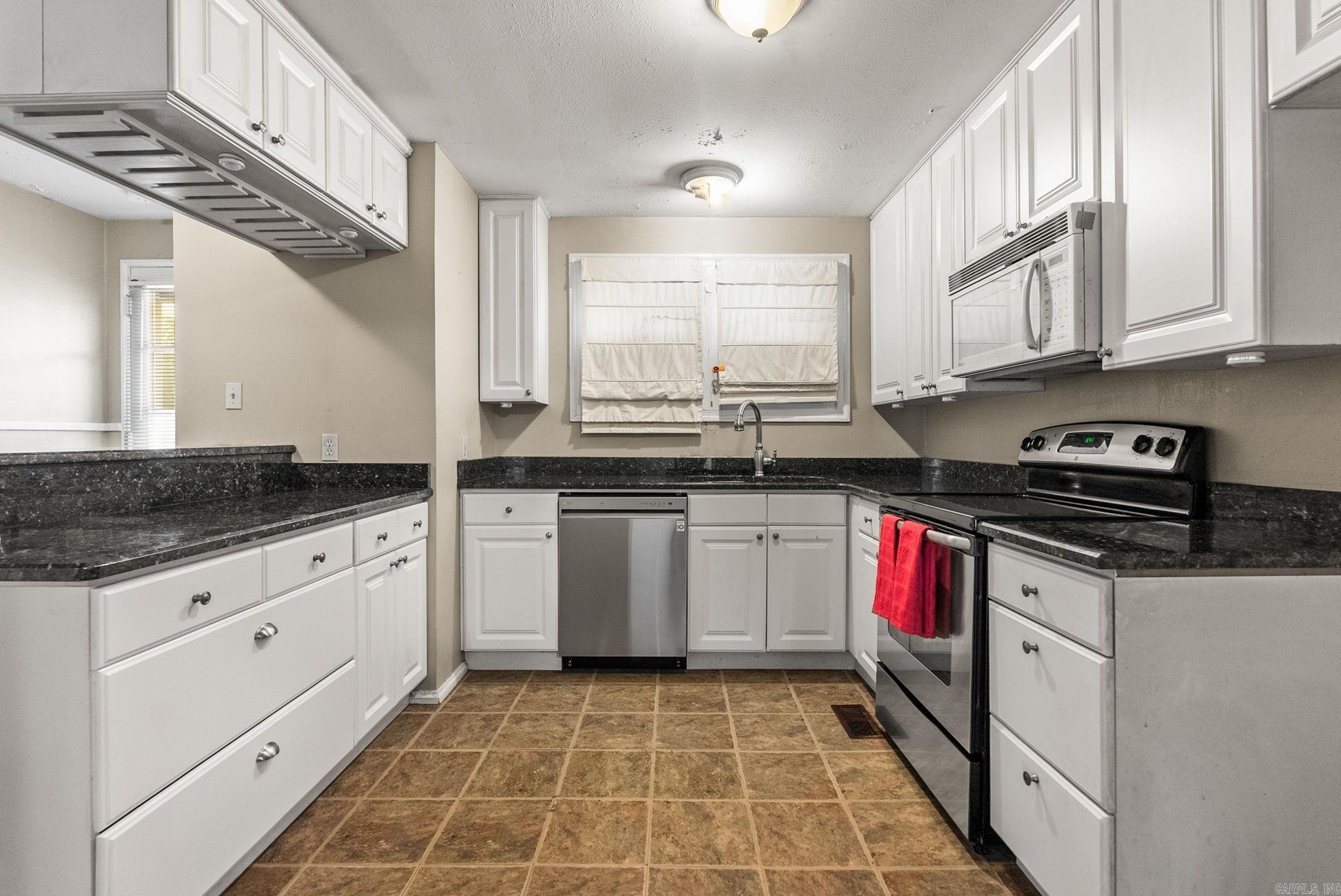 KINGWOOD PLACE - Residential