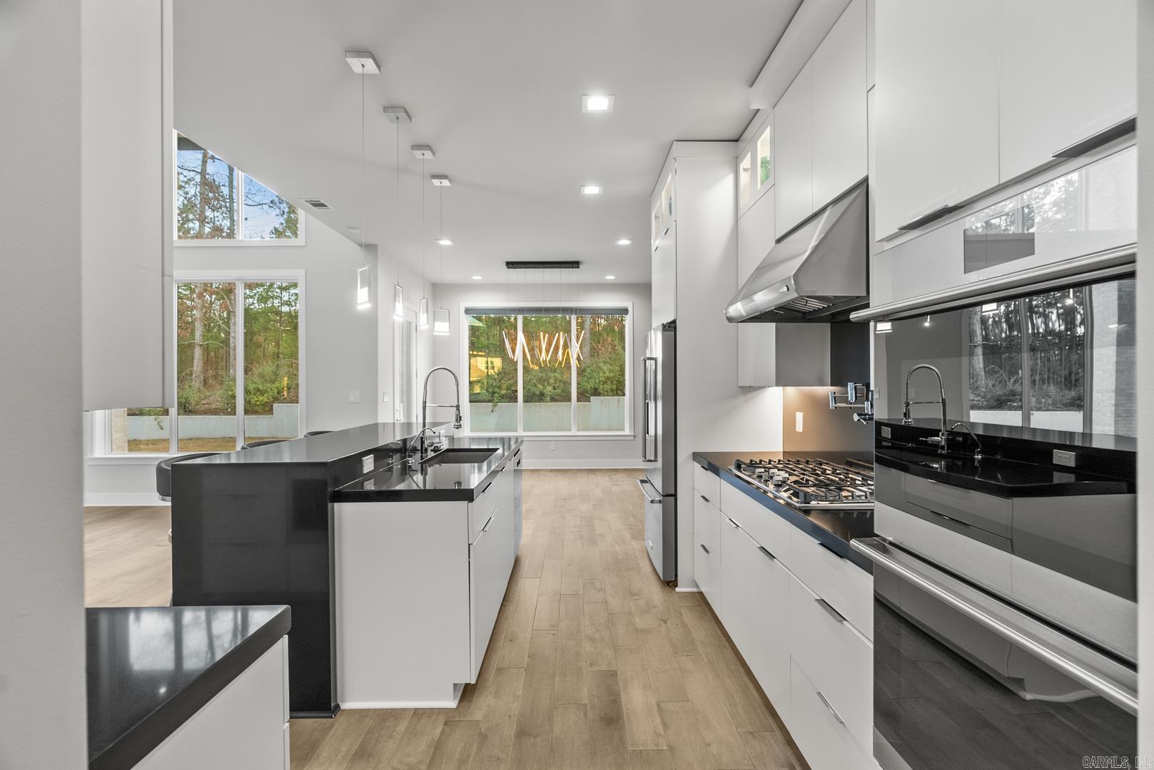 CHENAL VALLEY "ENSBURY PLACE" - Residential