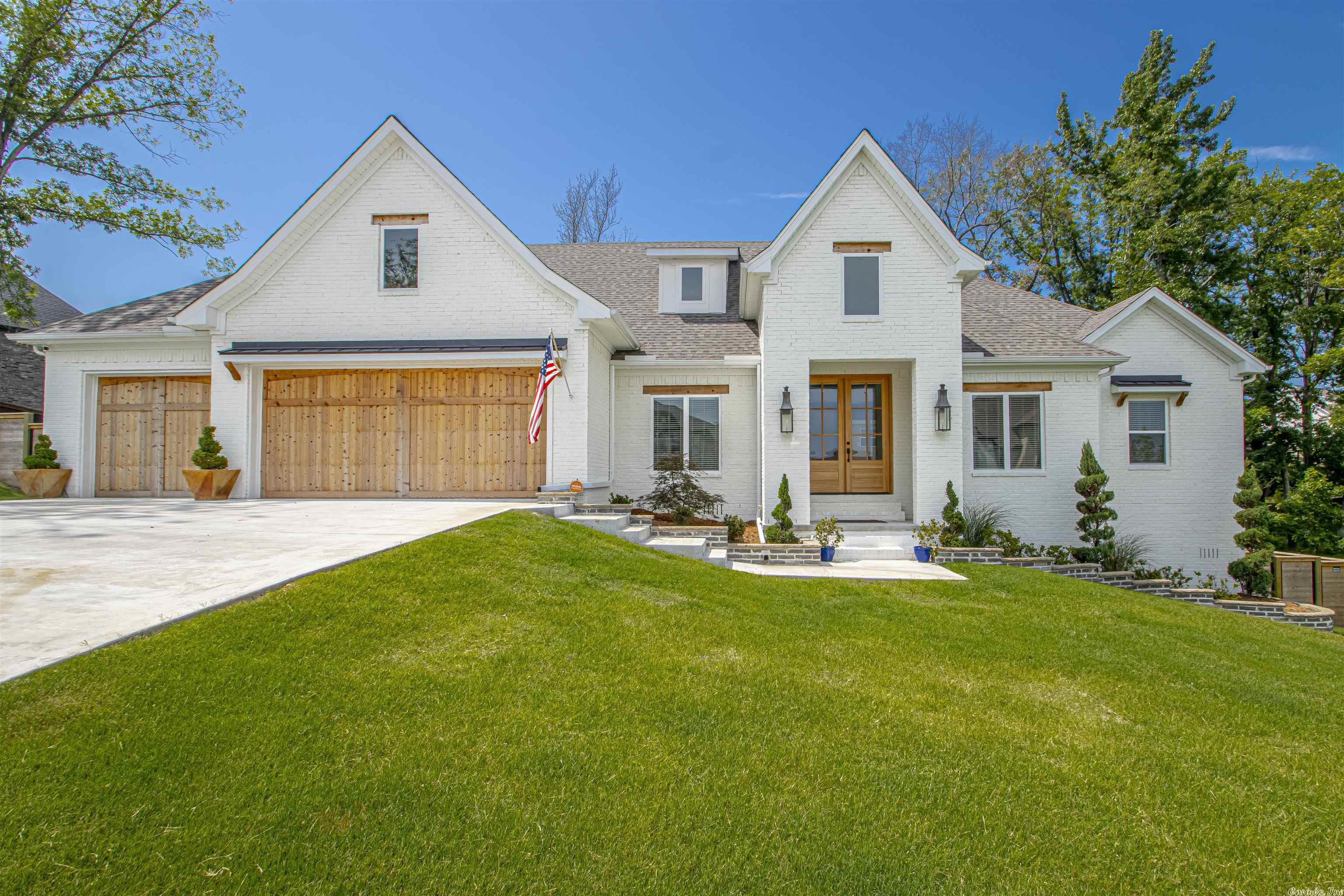 Immaculate one level home like new. Very open floor plan with gorgeous hardwoods  throughout. Chef's kitchen with oversized pantry that has a wine & coffee bar. The master closet is to die for . There is a safe room/tornado room inside. Master bath has a nice big walk in shower with a jacuzzi tub.There are remote window coverings and an alarm . Nice covered patio on the back with fully fenced in yard.