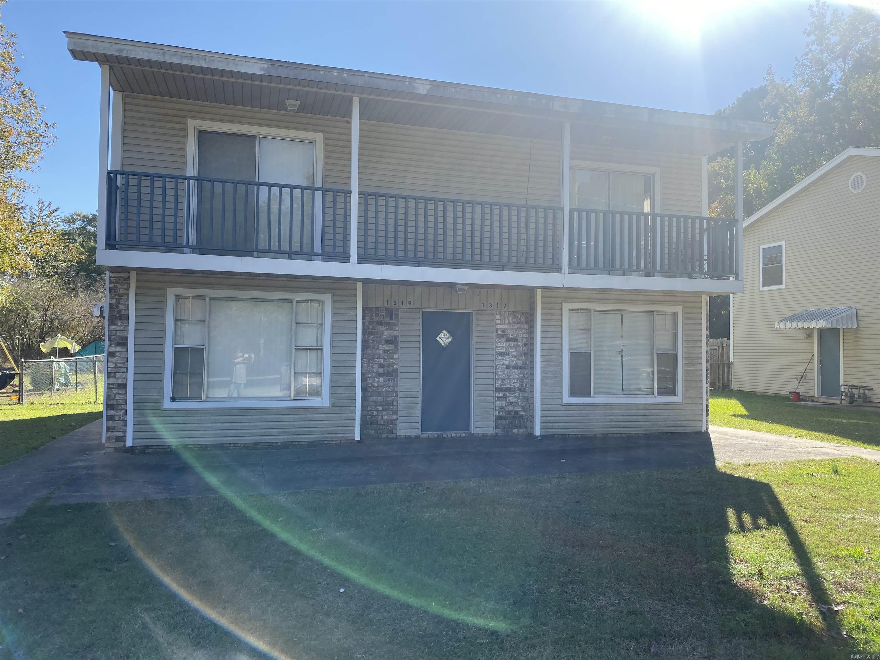 Great location with easy access to Hwy 67/167 for an easy commute. This property features two bedrooms upstairs, and large living area down stairs, private back patio, and shared fenced back yard. The home includes all kitchen appliances, as well as washer and dryer hookups. This property has recently received new paint, as well as additional updates. Schedule an appointment to view this property today.