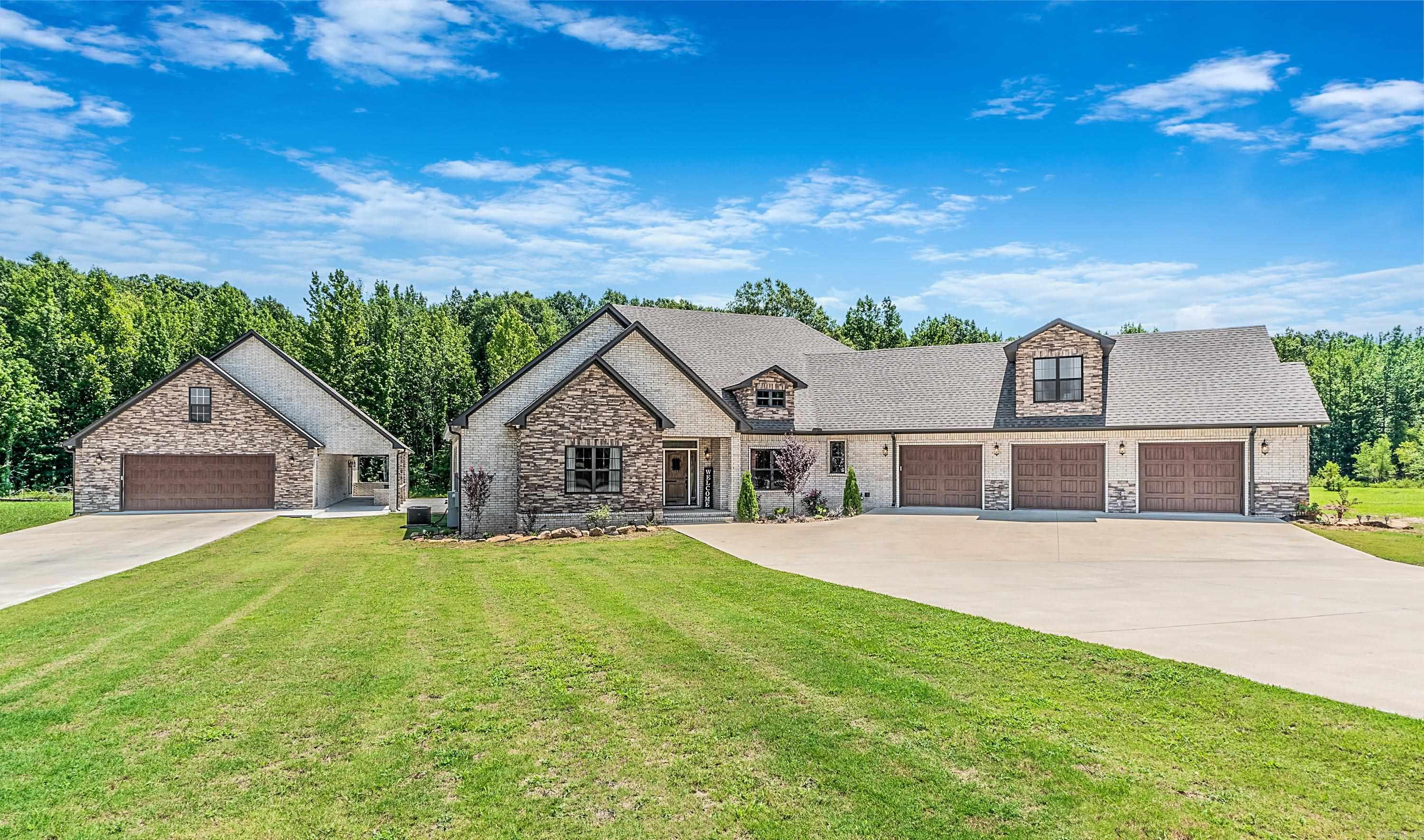 FOXWOOD ESTATES - Residential