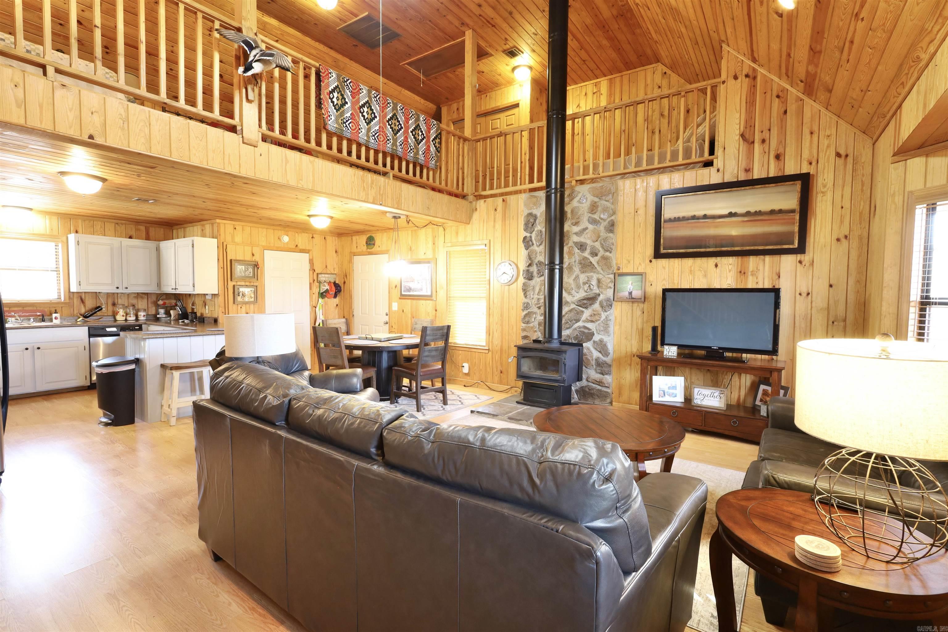 RIVERCHASE - Residential