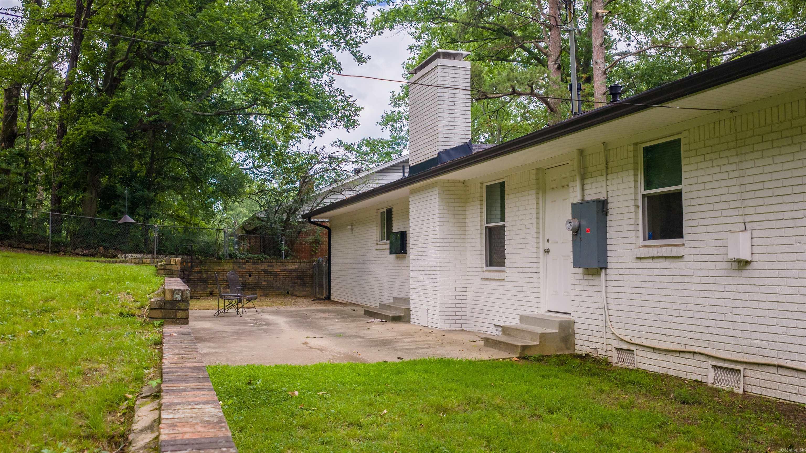 MEEKS MANOR - Residential