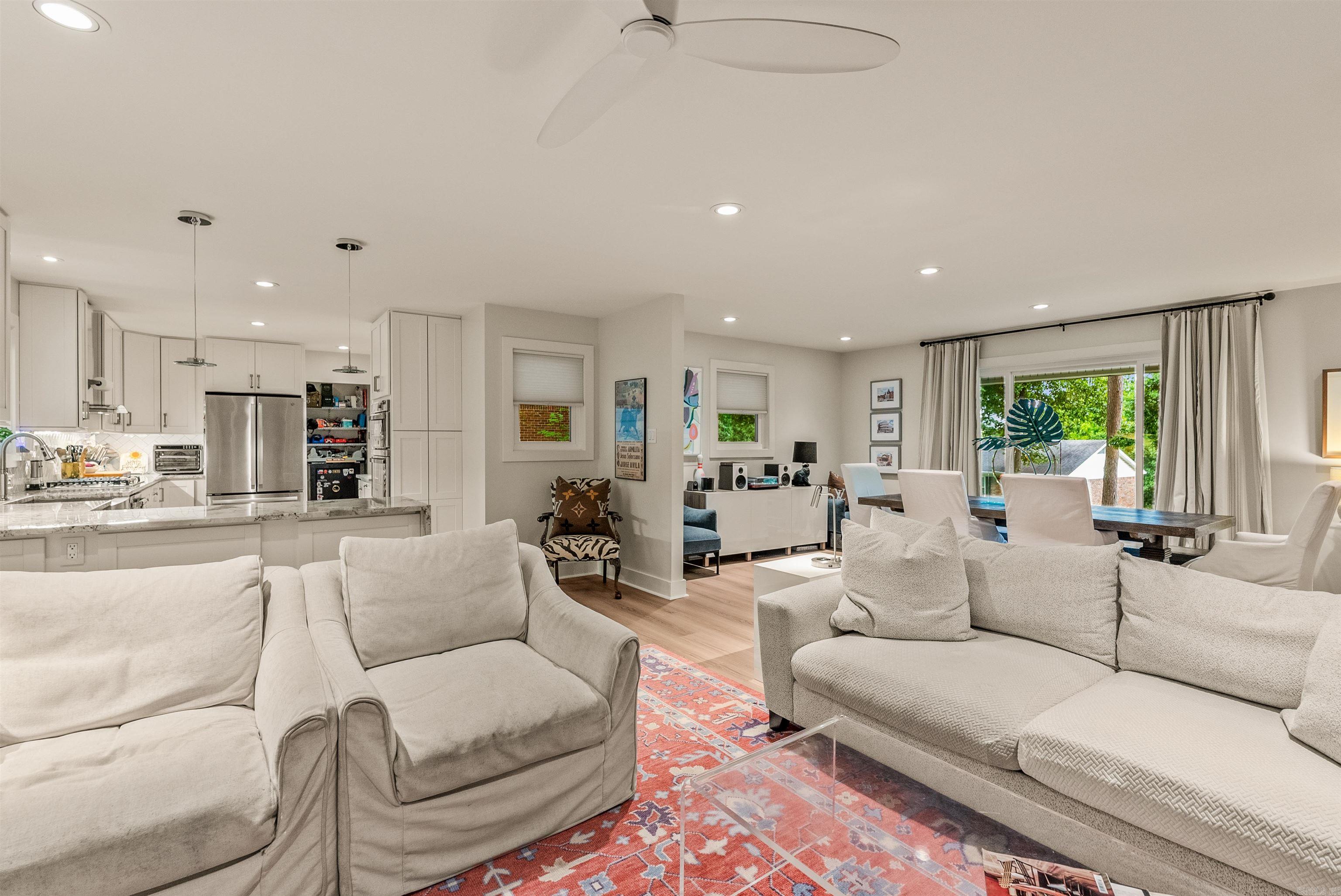 MEEKS MANOR - Residential