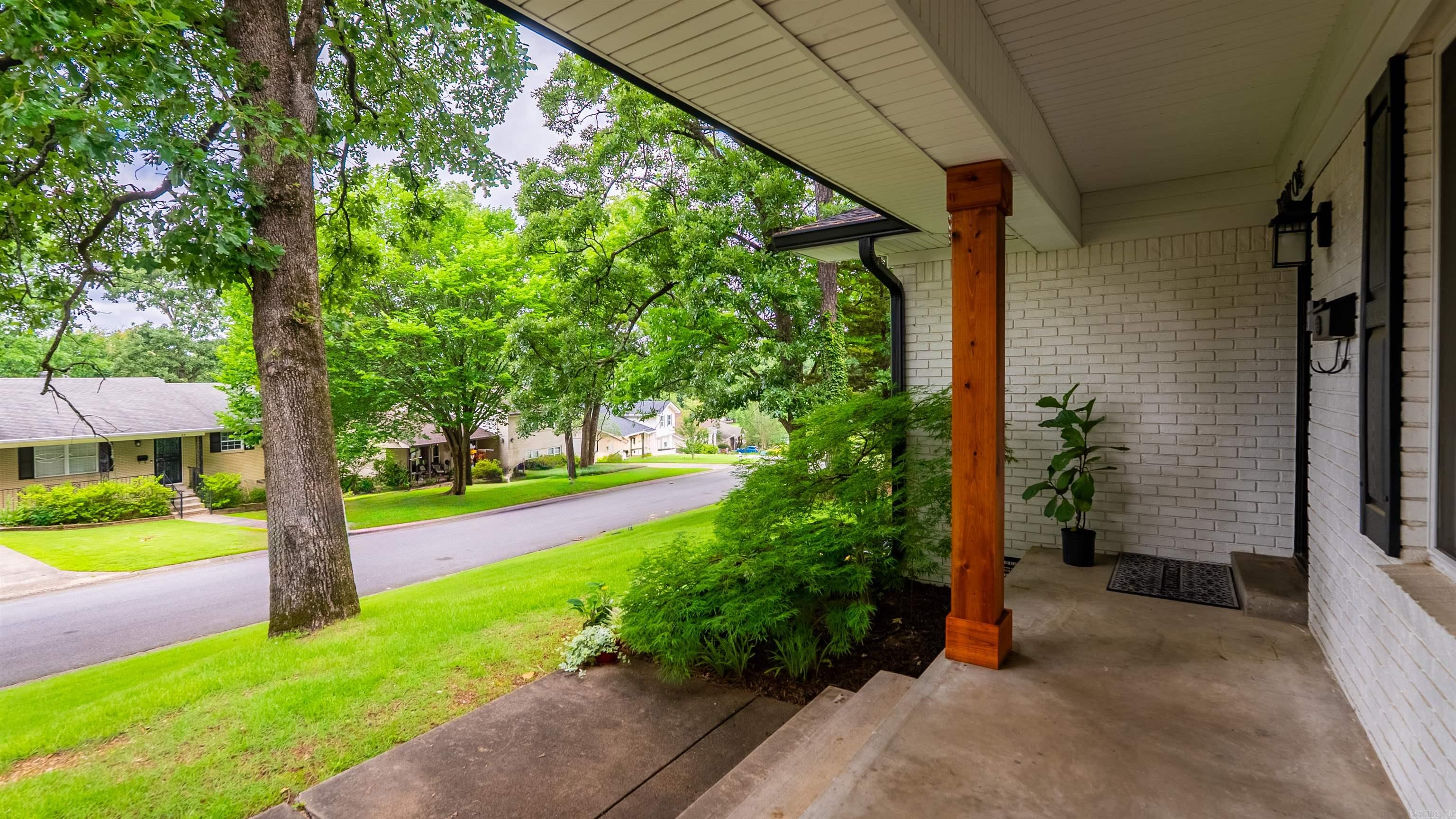 MEEKS MANOR - Residential