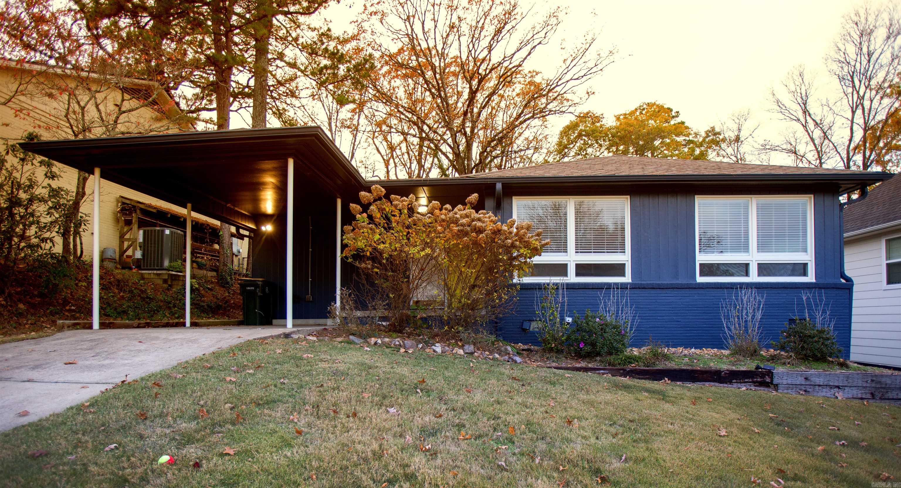 Remodeled, contemporary bungalow style home in the Heights with 3 bedrooms, 1.5 baths. Beautiful kitchen with large island and stainless steel appliances. Open floor plan with abundant natural light throughout. Shaded back yard perfect for entertaining outdoors. Refinished hardwood floors throughout. Fully furnished home with all appliances and utilities included! Close to shopping, dining, and much more!