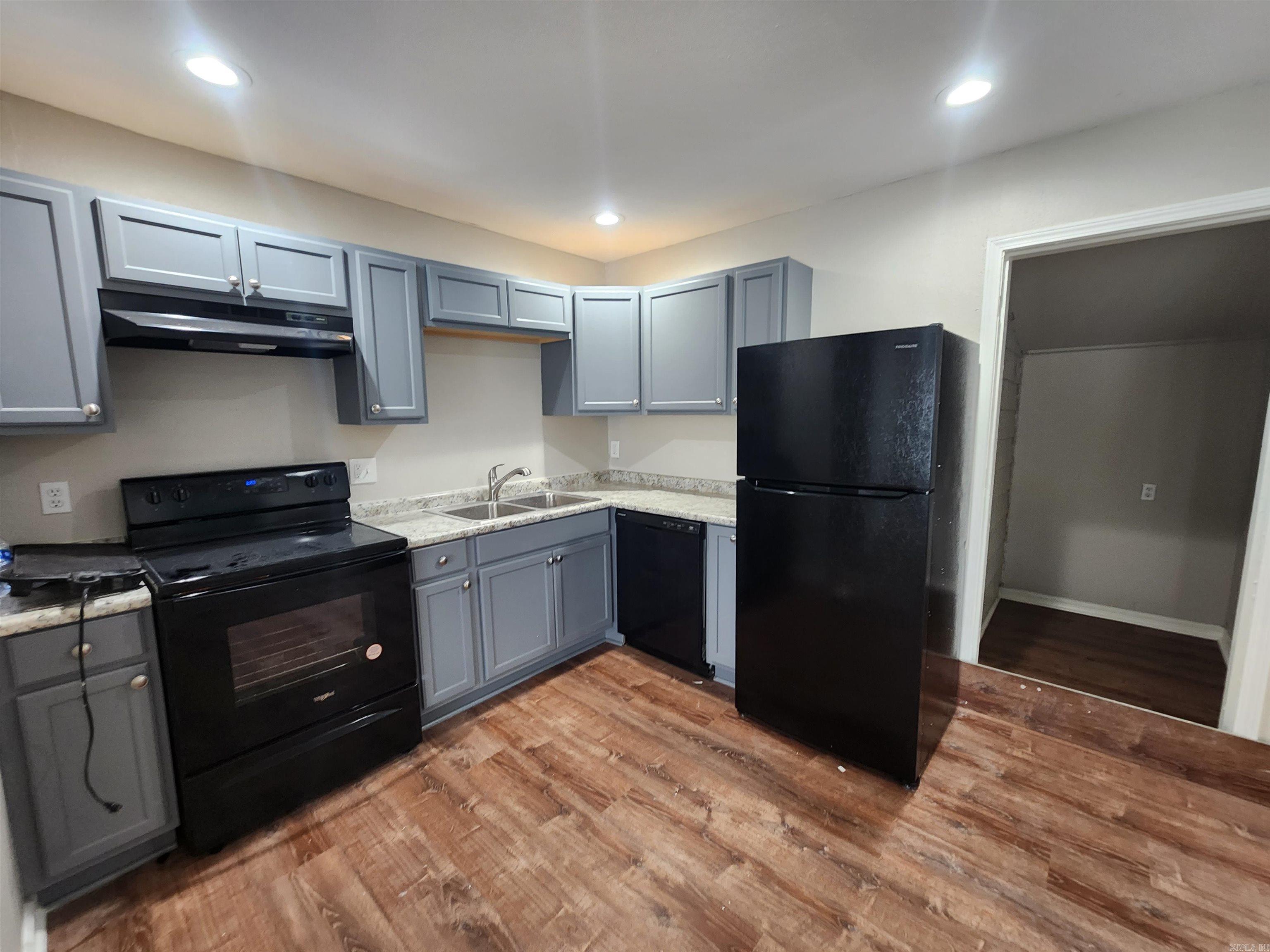GLENVIEW - Residential