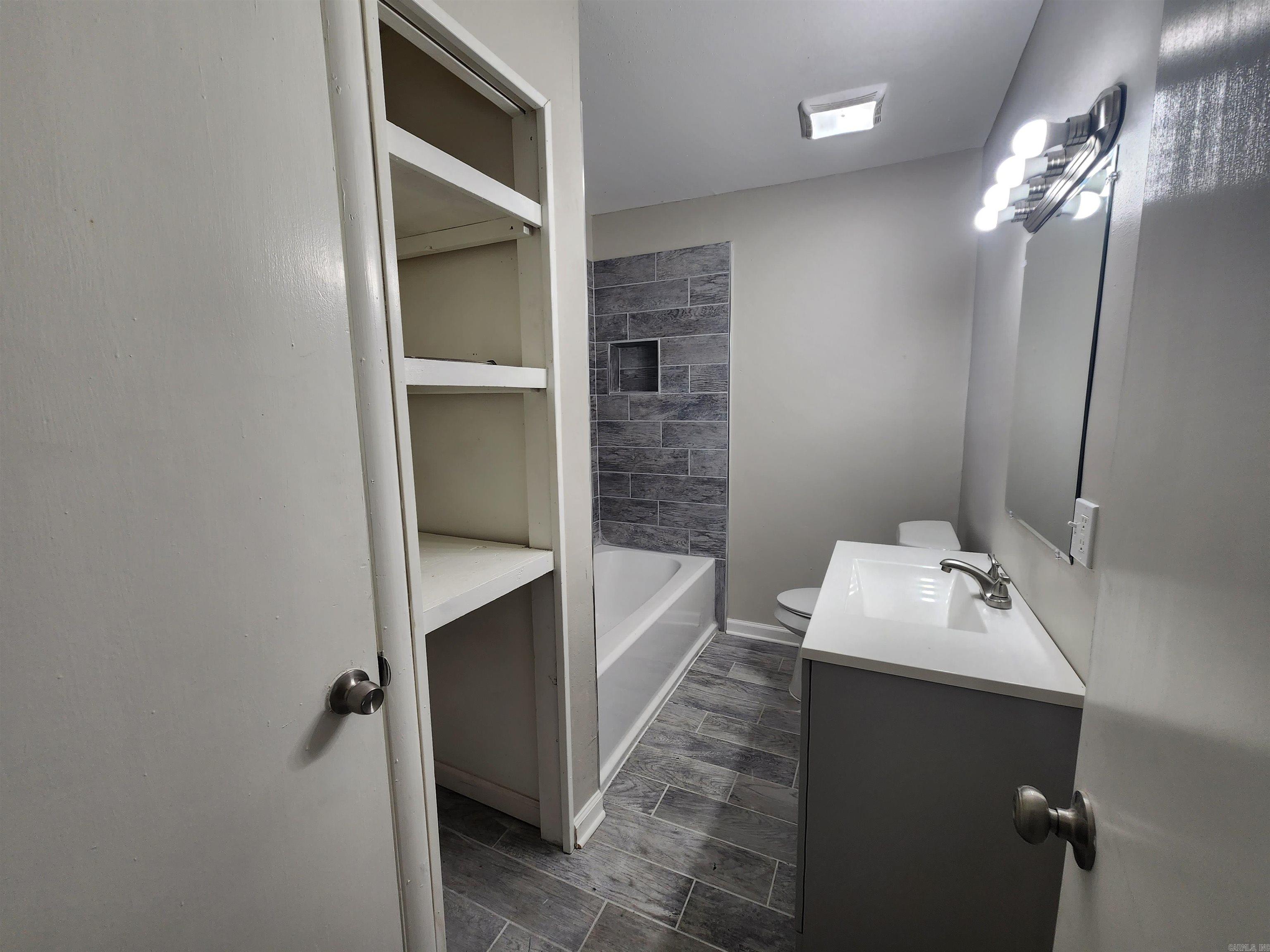 GLENVIEW - Residential
