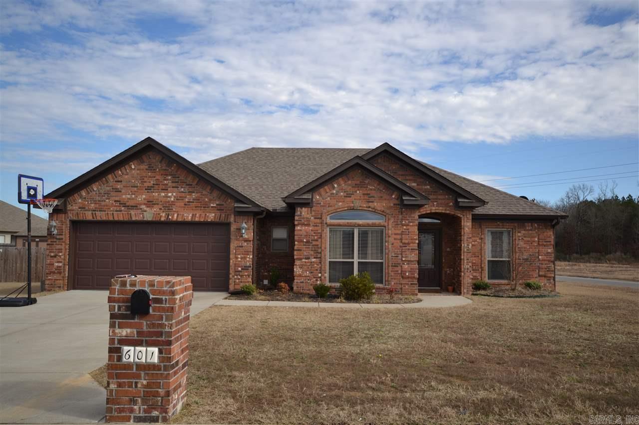 3/2 on corner lot ~ Nice home with split bedroom floor plan ~ Fenced backyard ~ Pets allowed but upon owner approval of size & type ~ Fill out Applications online @ www.michelephillipsrealtor.com