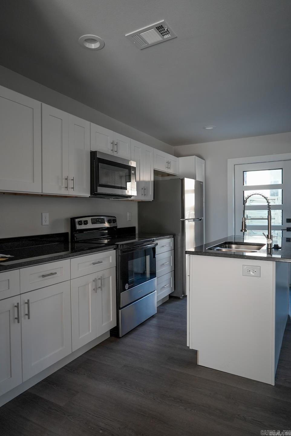 Roots & Coy - Residential Lease