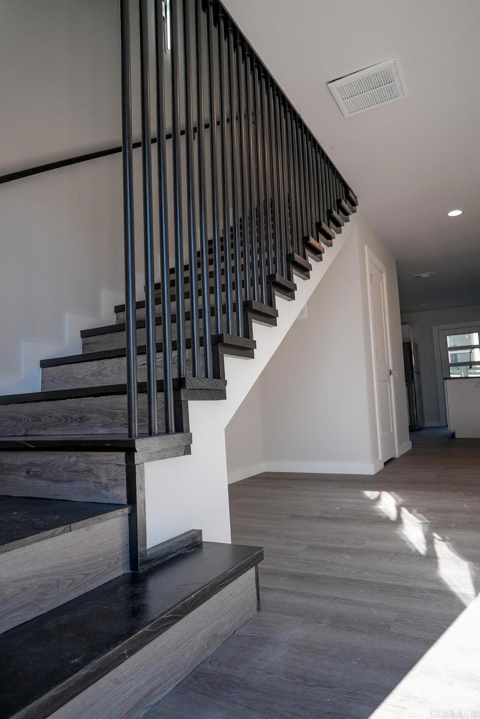 Roots & Coy - Residential Lease