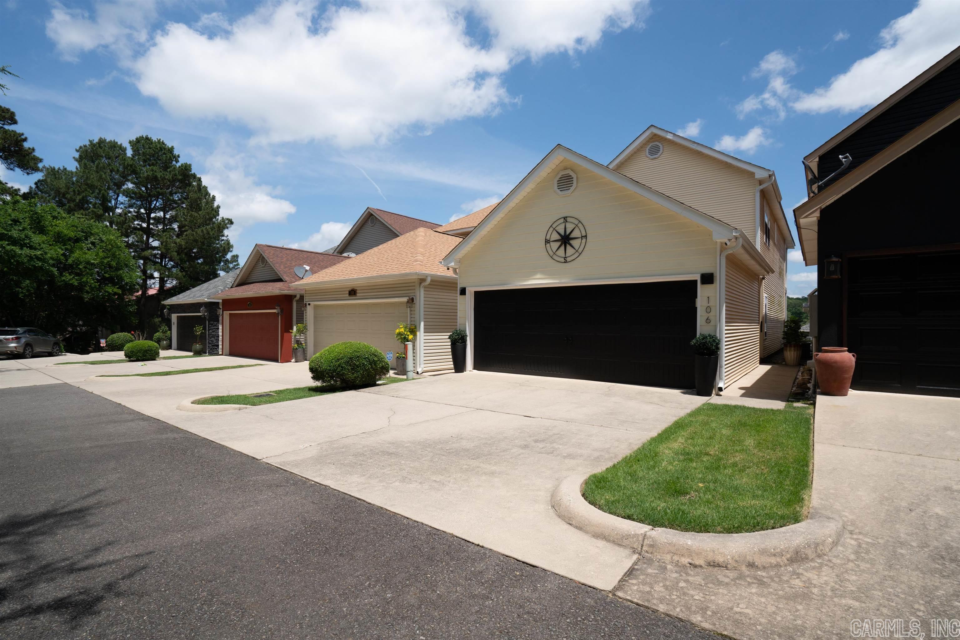 MAJESTIC LAKE VILLAGE TOWNHOMES - Residential
