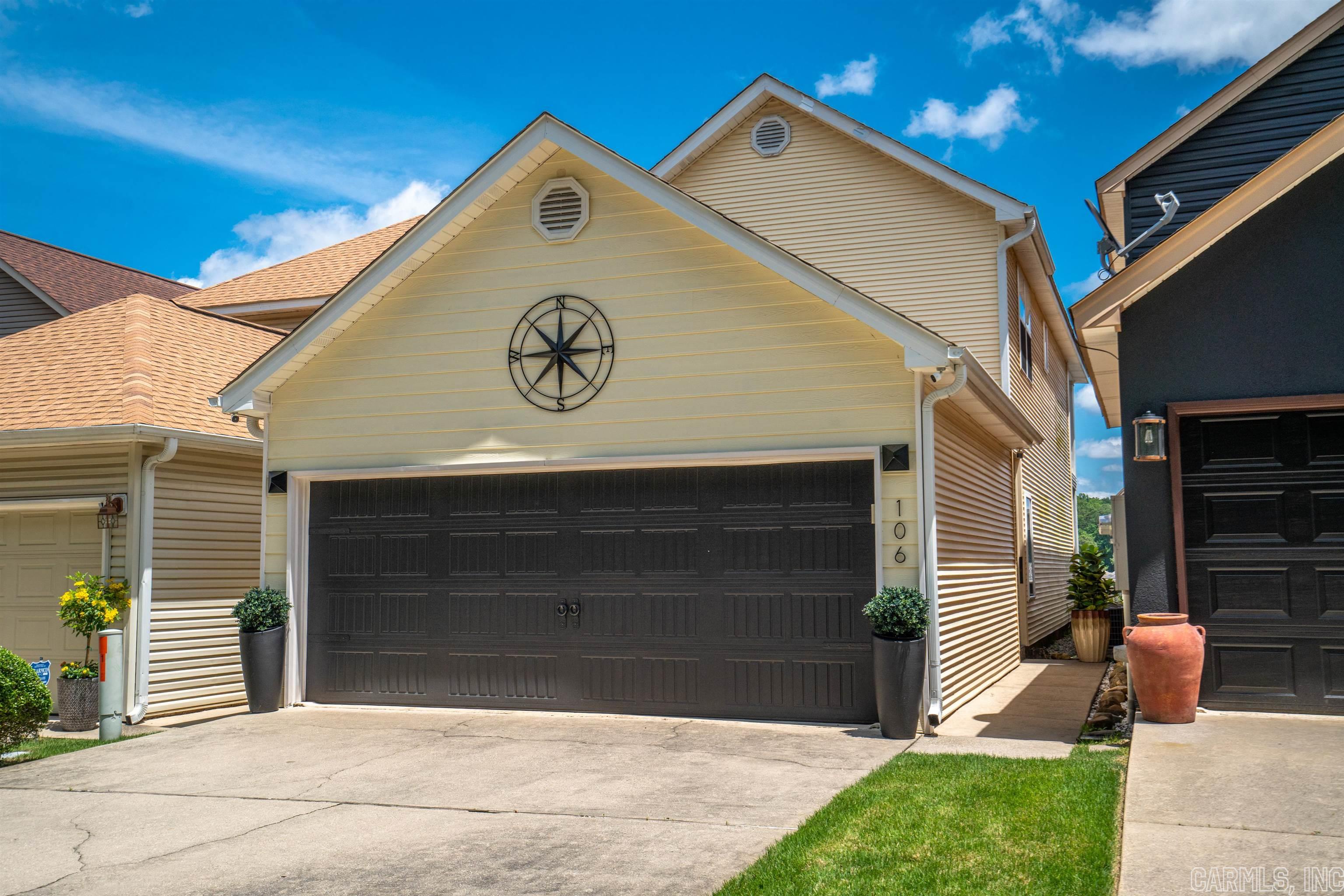 MAJESTIC LAKE VILLAGE TOWNHOMES - Residential