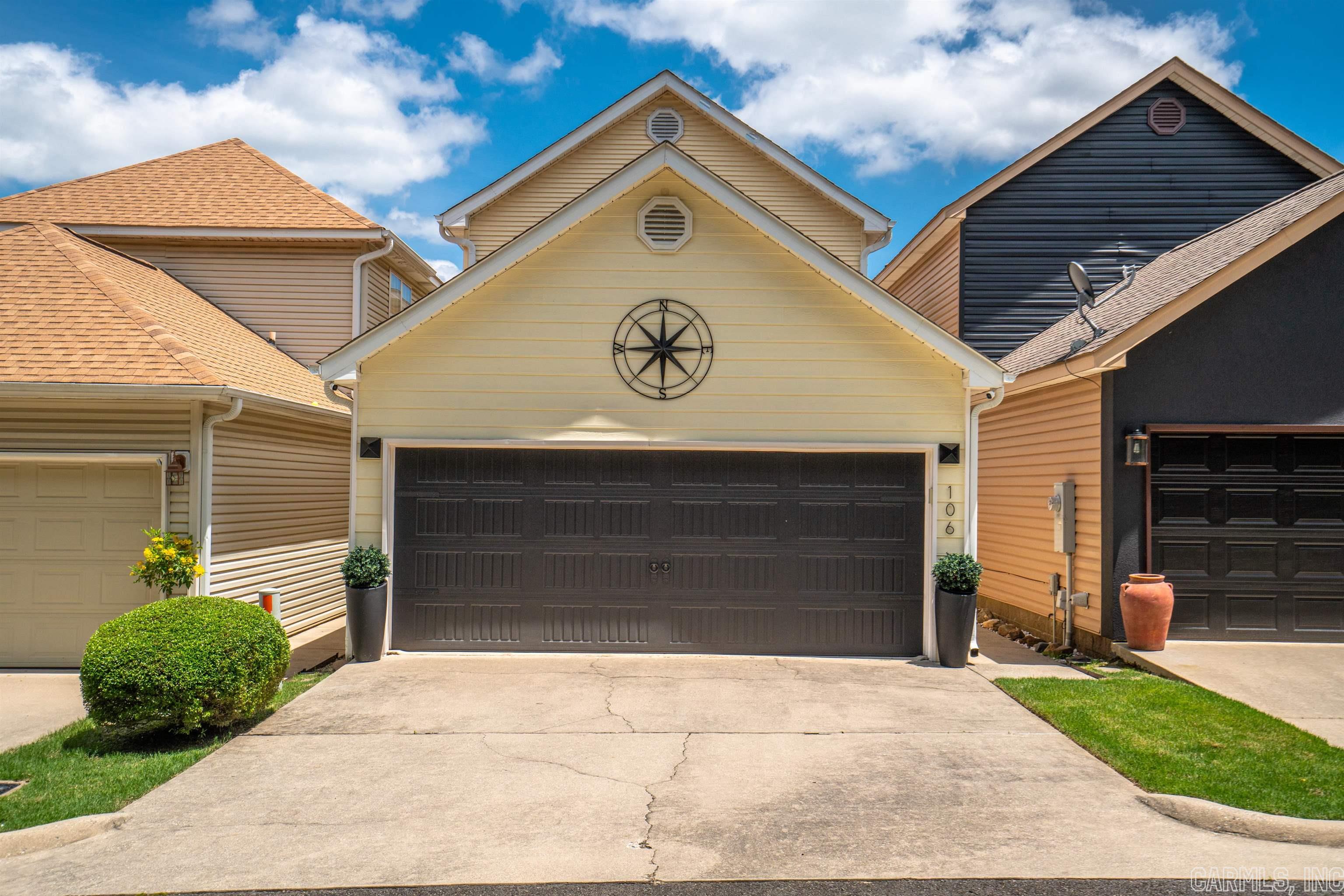 MAJESTIC LAKE VILLAGE TOWNHOMES - Residential