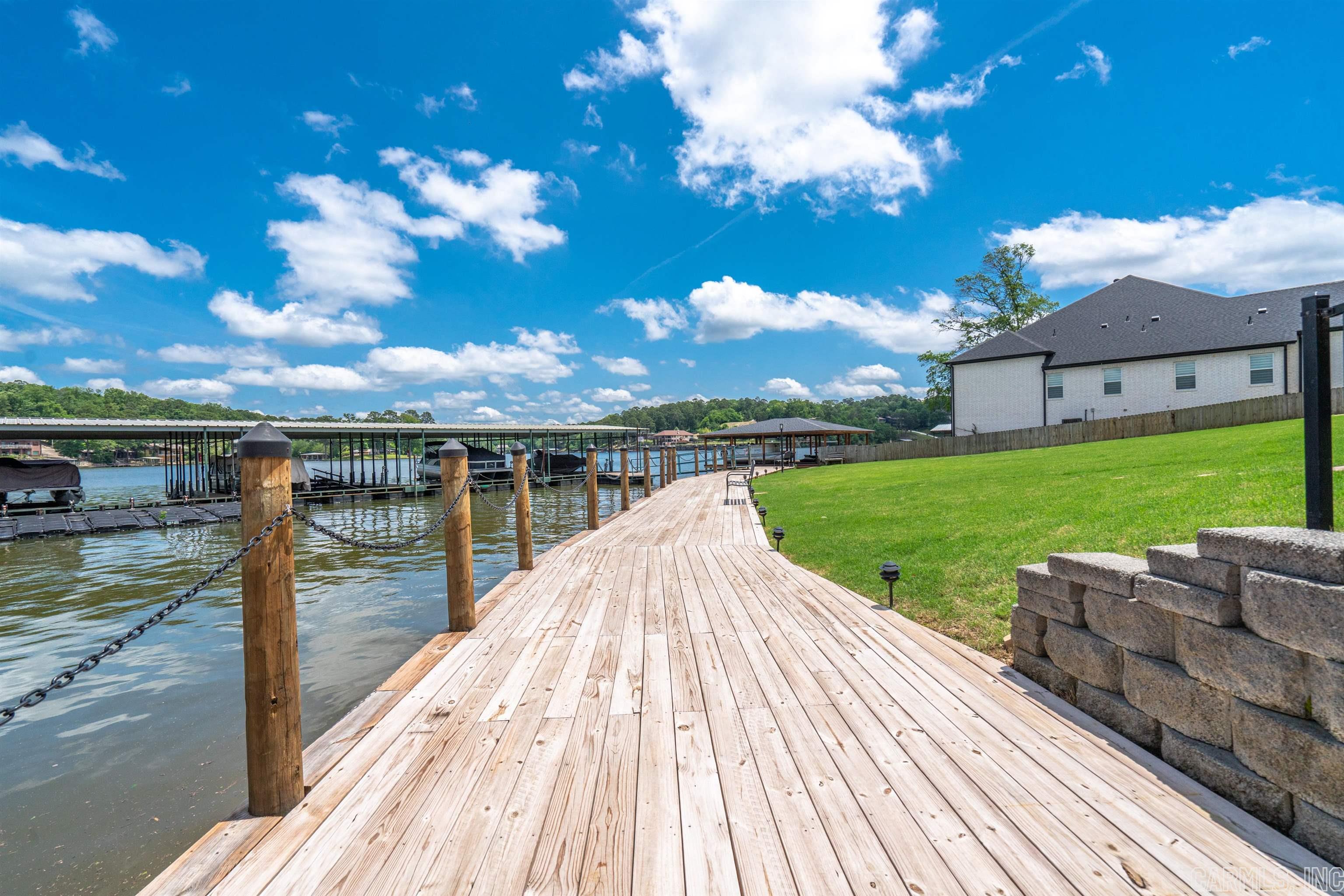 MAJESTIC LAKE VILLAGE TOWNHOMES - Residential