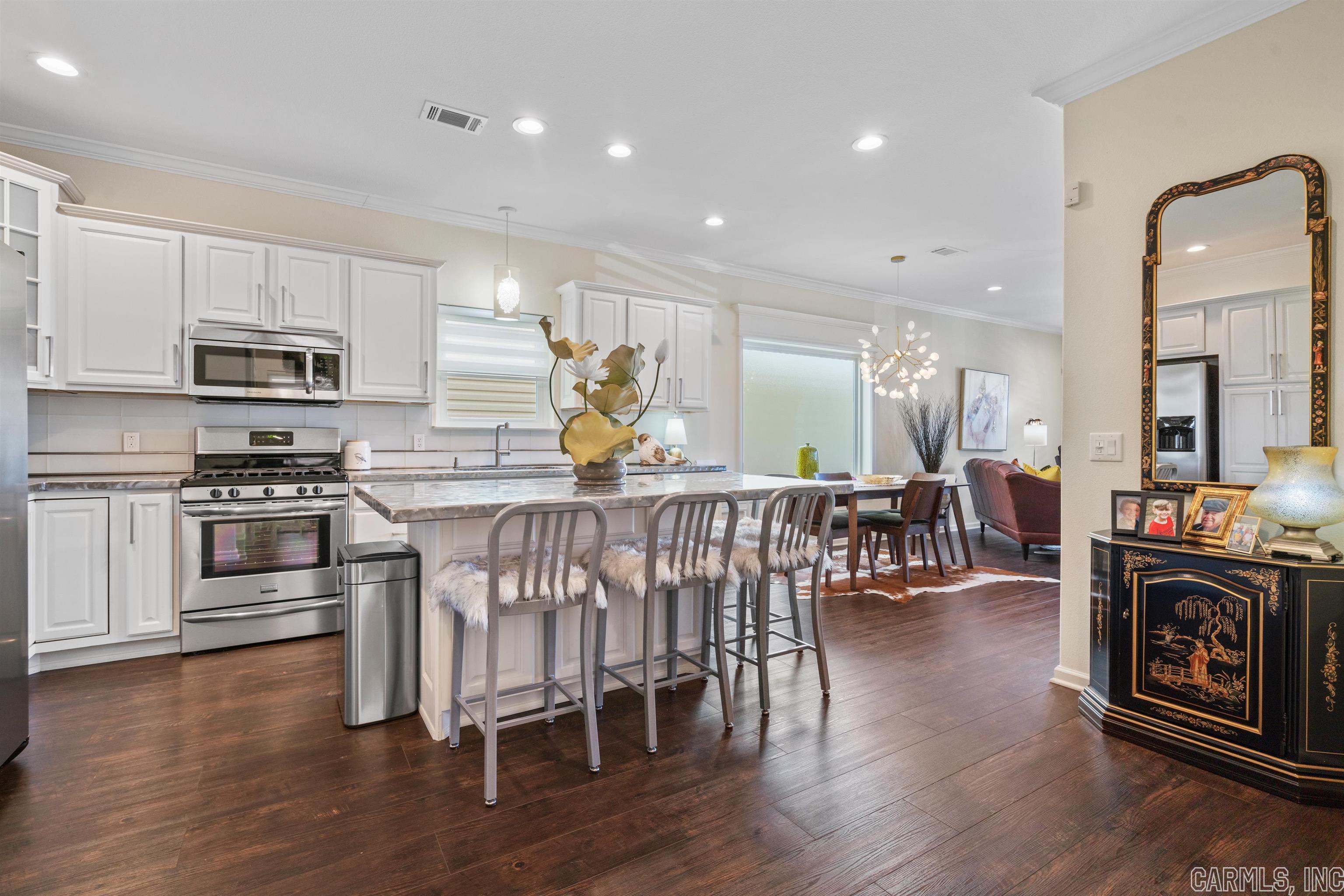 MAJESTIC LAKE VILLAGE TOWNHOMES - Residential