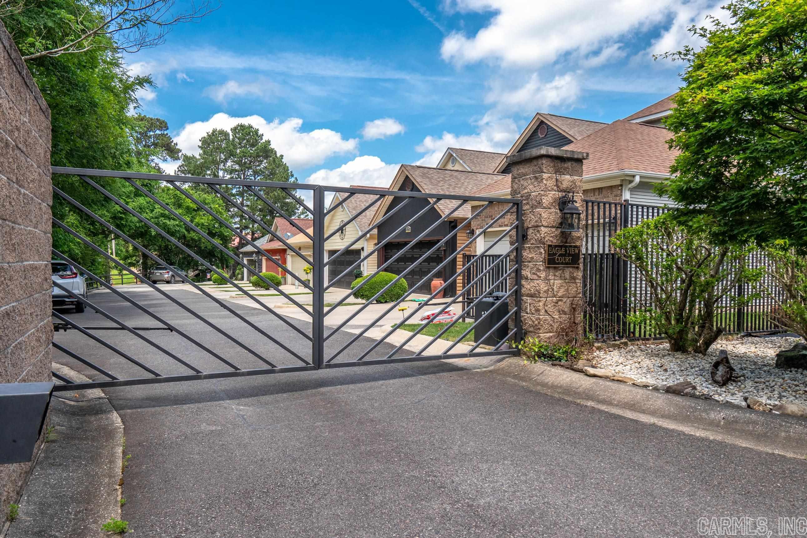 MAJESTIC LAKE VILLAGE TOWNHOMES - Residential