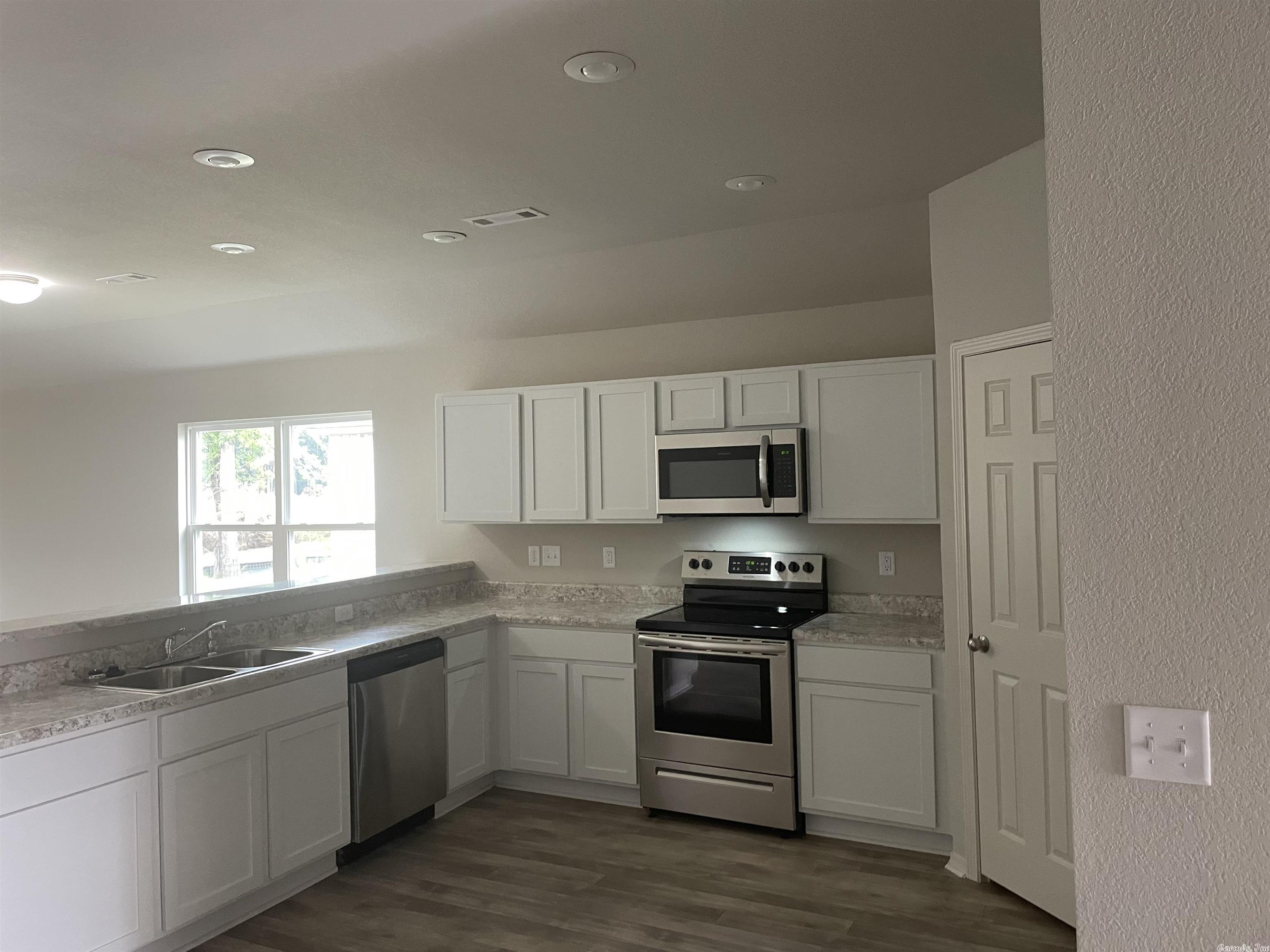 WHITE OAK CROSSING - Residential