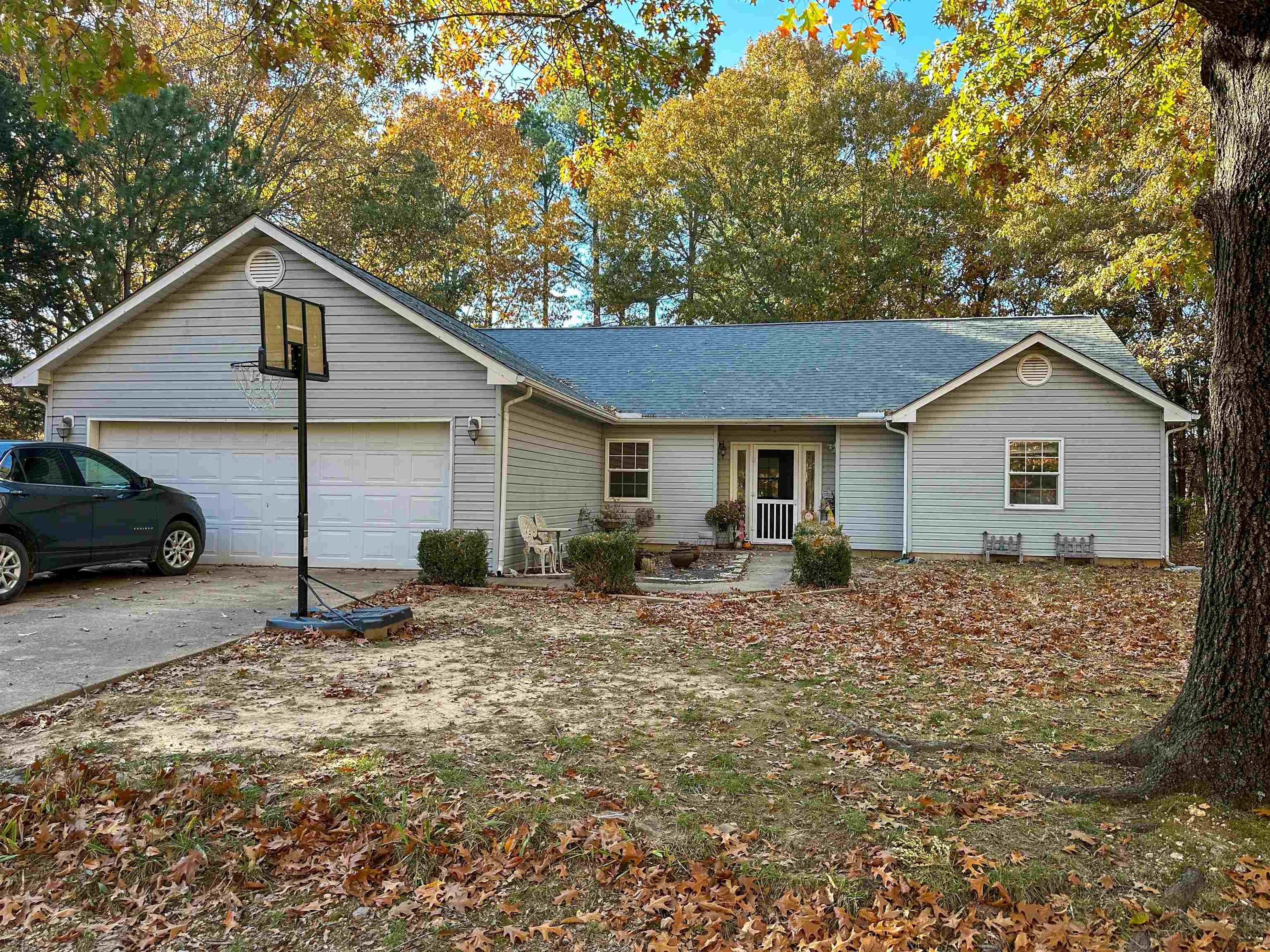 A RARE FIND!    Built in 2000, this 3 bedroom, 2 bathroom home with a garage is situated on a nice and level yard within close proximity to the South Entrance of Cherokee Village.  Upon entry, you are greeted with beautiful vaulted ceilings, natural light, and a terrific split floor plan which allows privacy for the spacious master en suite.  Kitchen includes nice wood cabinetry, cheery breakfast nook, and a large pantry.   All appliances stay with the home!   Enjoy the outdoors from your covered back patio/deck area and allow your children or pets to roam the spacious backyard with fencing.  A house like this won’t last long.   Make an appointment to look at it today!