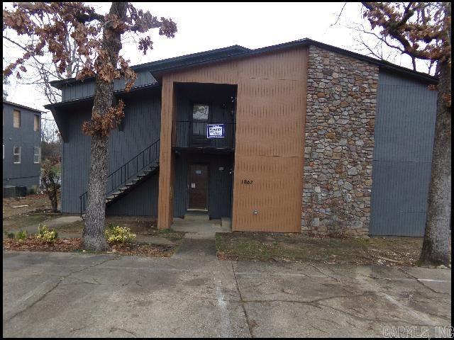 *LITTLE ROCK* MOVE-IN SPECIAL: 1/2 OFF FIRST MONTHS RENT AND FREE 50IN TV FOR APPROVED APPLICANT THAT PAYS SECURITY DEPOSIT!! TWO YEAR LEASE AVAILABLE! UPDATED UNIT LOCATED IN SANFORD AMENDED SUBDIVISION! This 2 Bed And 1 Bath Downstairs Unit Has 1056 Sqft! Recently Renovated With Vinyl Plank Flooring And Paint Throughout! Electric Range, Refrigerator, And Dishwasher Provided In Kitchen With Separate Dining Area! Washer And Dryer Will Be Provided! Central Heat And Air! Water/Sewer And Garbage Included In Rent! Unit Also Includes Ample Private Locked Storage In Rear! AVAILABLE NOW!!! <a href='https://raineyrealty.com/virtualtour.php?r=nVdvT0'> Click here for a 360° Virtual Tour</a>