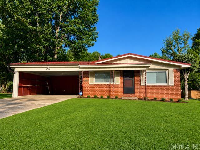 Newly modeled home in quiet location. Home is turn key and move in ready.