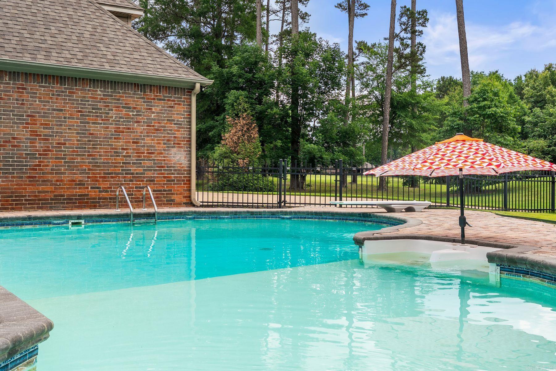 COUNTRY CLUB OF ARK THE - Residential