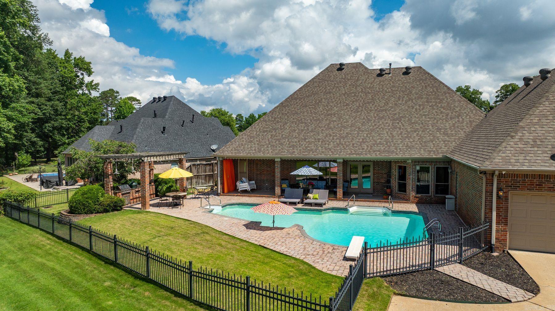 COUNTRY CLUB OF ARK THE - Residential