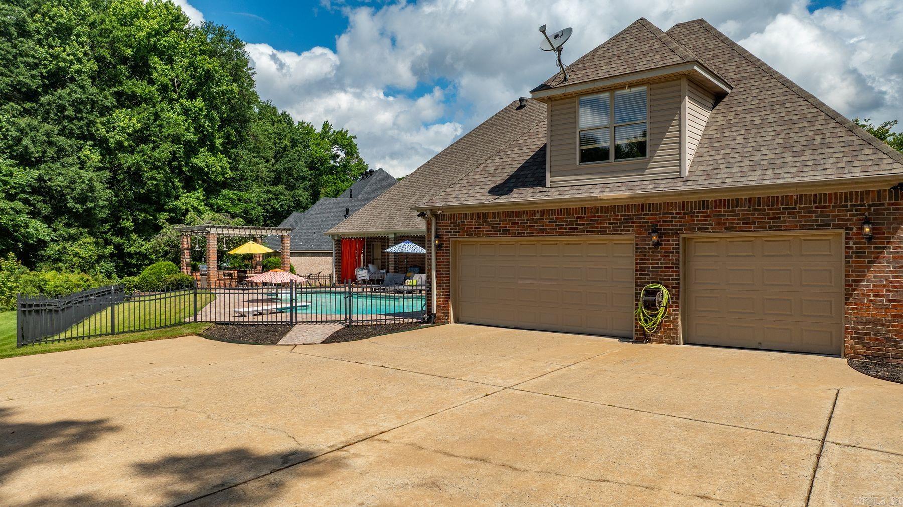 COUNTRY CLUB OF ARK THE - Residential