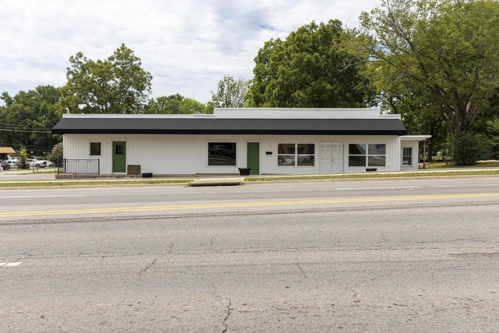 Owner is looking for a family friendly business to utilize this building.  There is a park on the backside of the building, and there are public restrooms on the back of building.  Business must be approved by owner before a lease will be done.  Building was built approximately 1940 or later.  The owner is unsure as to when the additions were added.