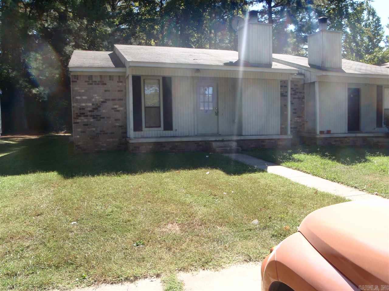 See Show/Agent Eat in Kitchen is furnished with fridge, elec stove, dishwasher & disposal. Washer & electric Dryer connections located in separate utility room Inc: CH/A, ceiling fans, wood burning fireplace, lots cabinets, BRAND NEW CARPET, Brick and siding exterior, nice front porch, ceiling fans, lots closets, blinds Convenient: Area Shopping & Restaurants, LRAFB, I67/167 No Pets