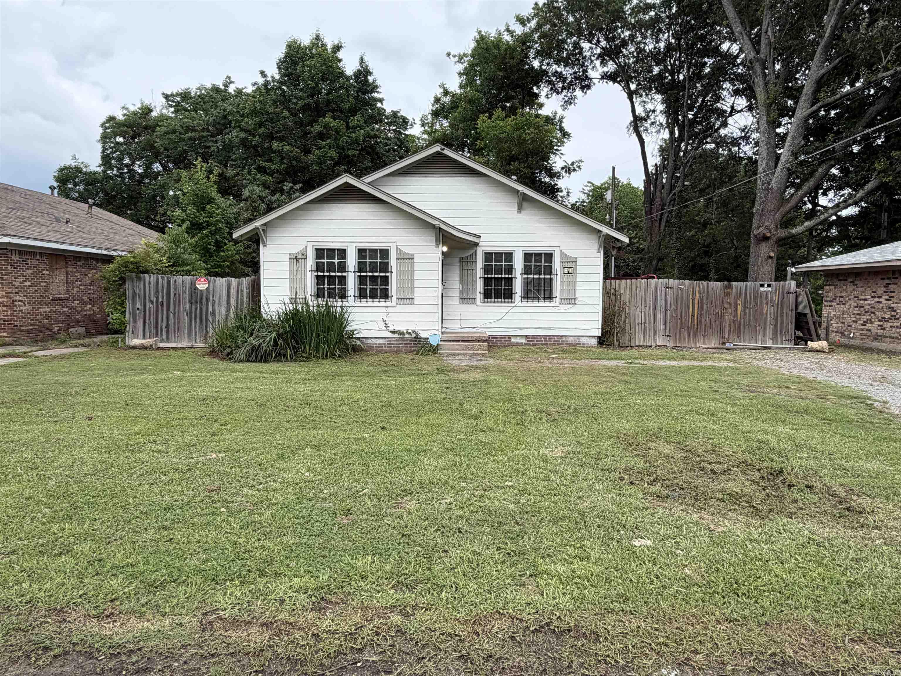 Excellent value on this 2 bedroom, 1 bath home. Great opportunity for an affordable starter home. Buyer to add their own personal touch.  Must see.