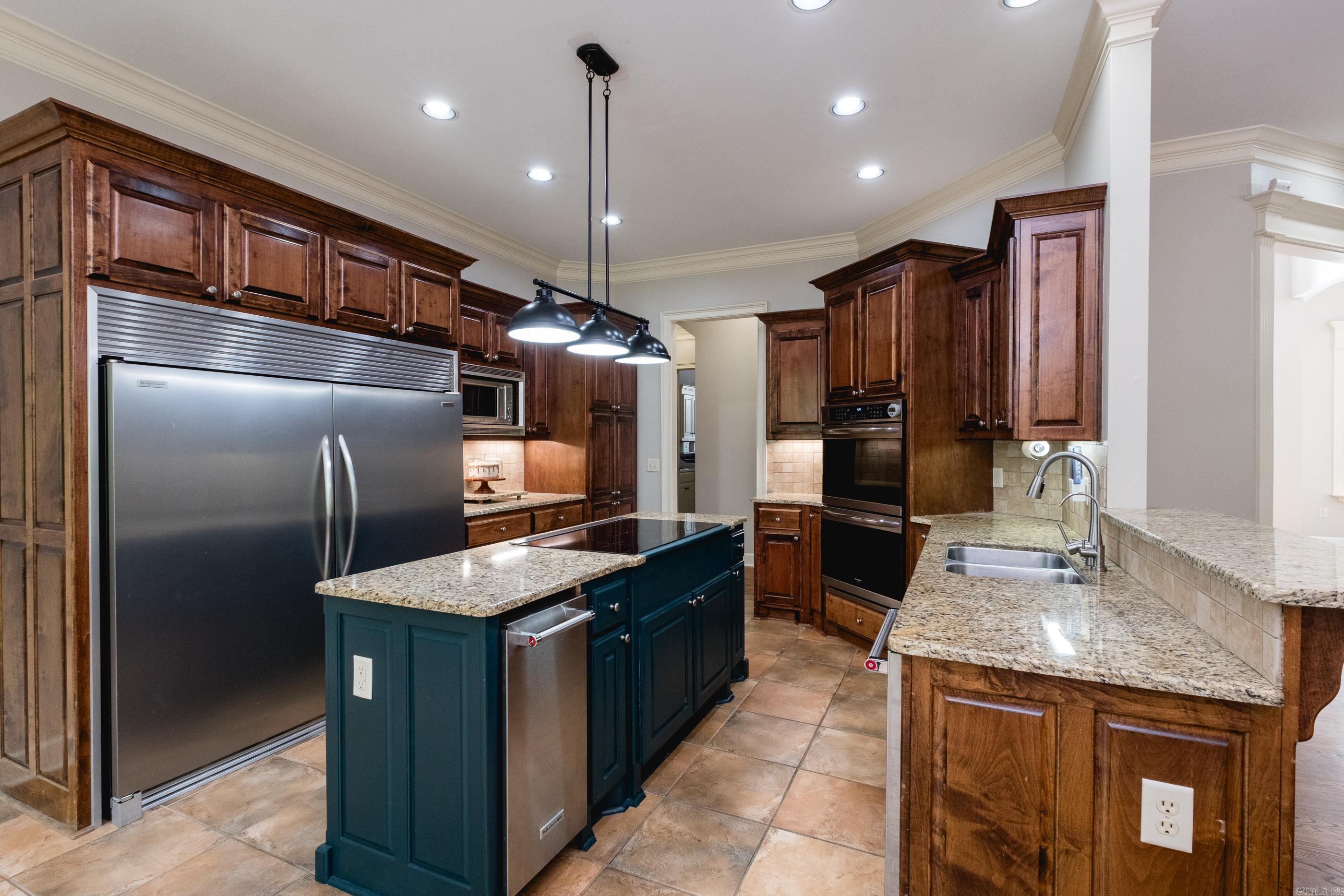 WOODLANDS EDGE - Residential