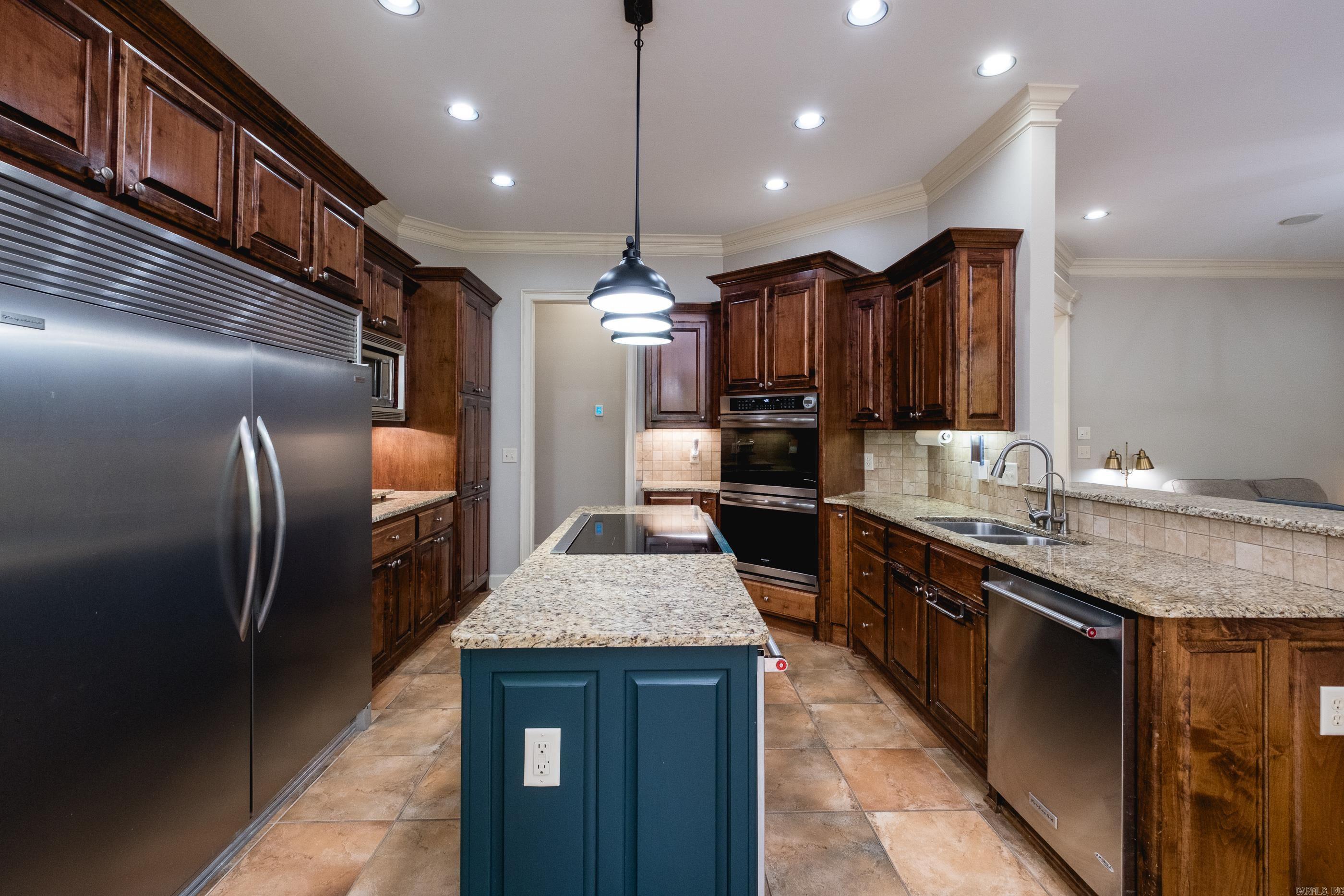 WOODLANDS EDGE - Residential