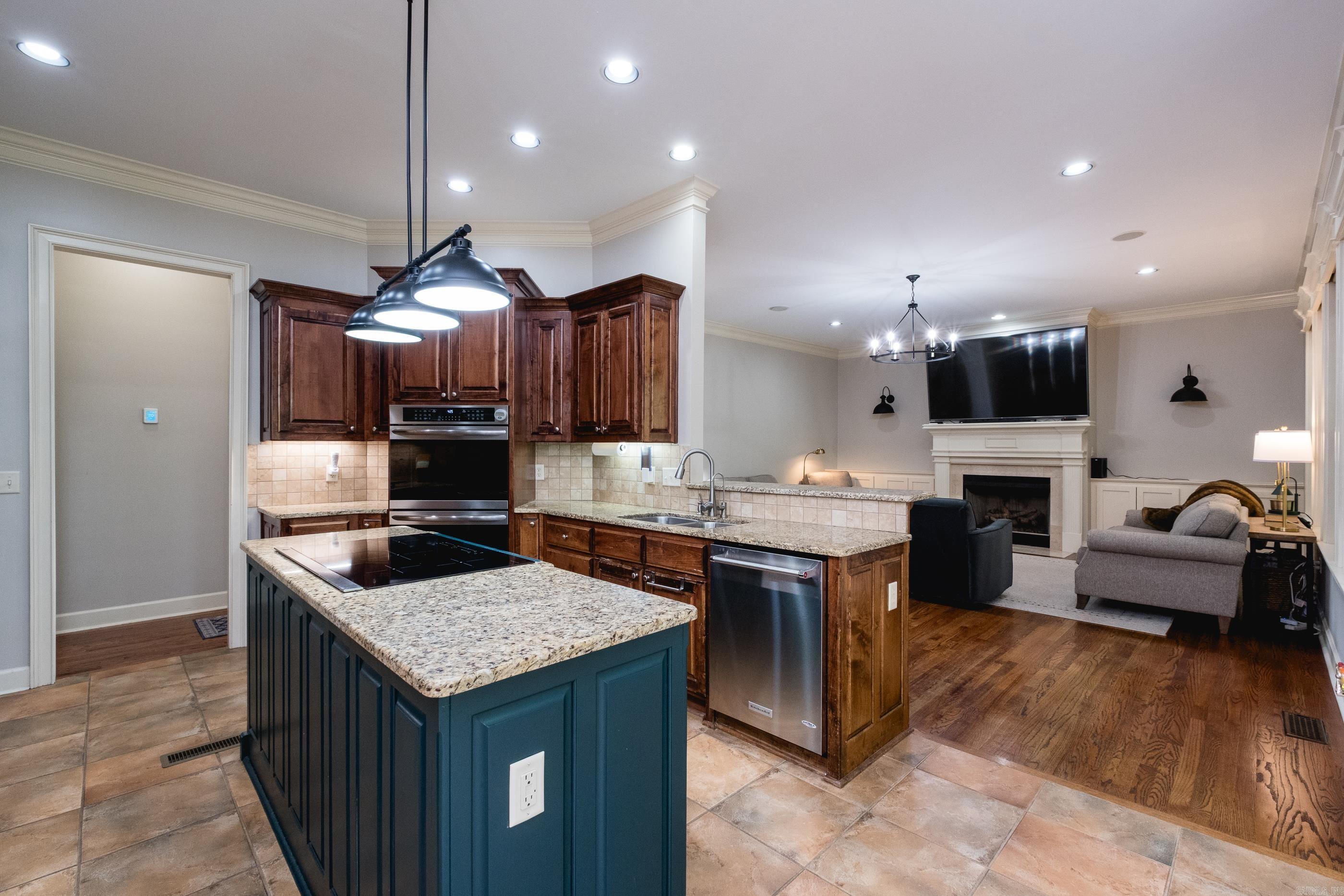 WOODLANDS EDGE - Residential
