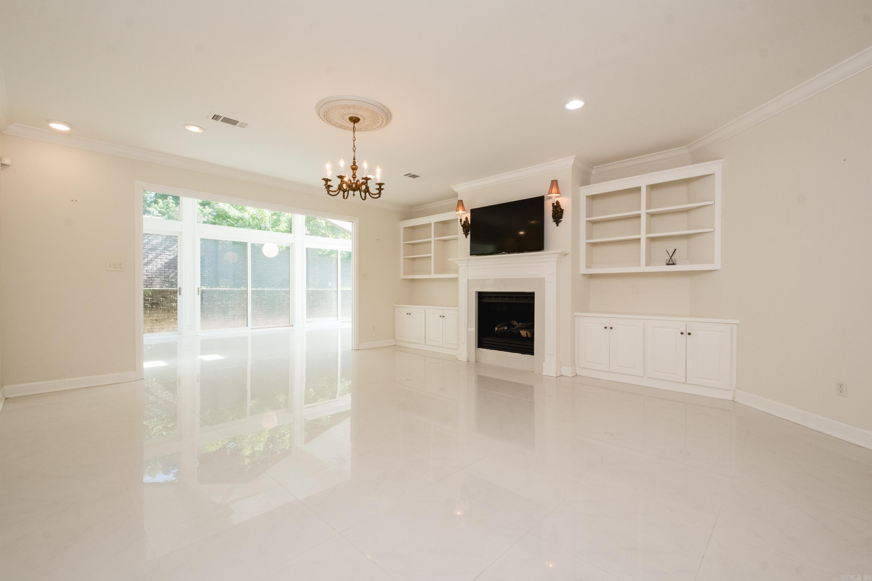 HUNTERS GREEN ESTATES - Residential