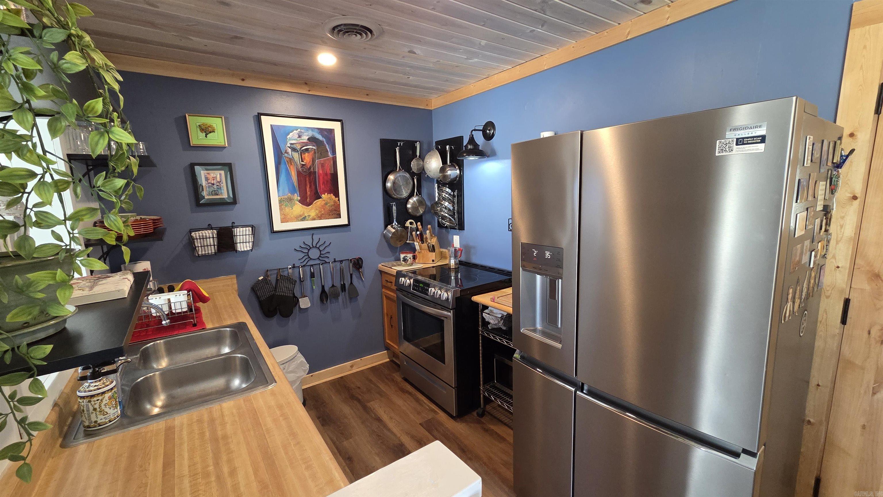 Lakewood Hills Condo - Residential