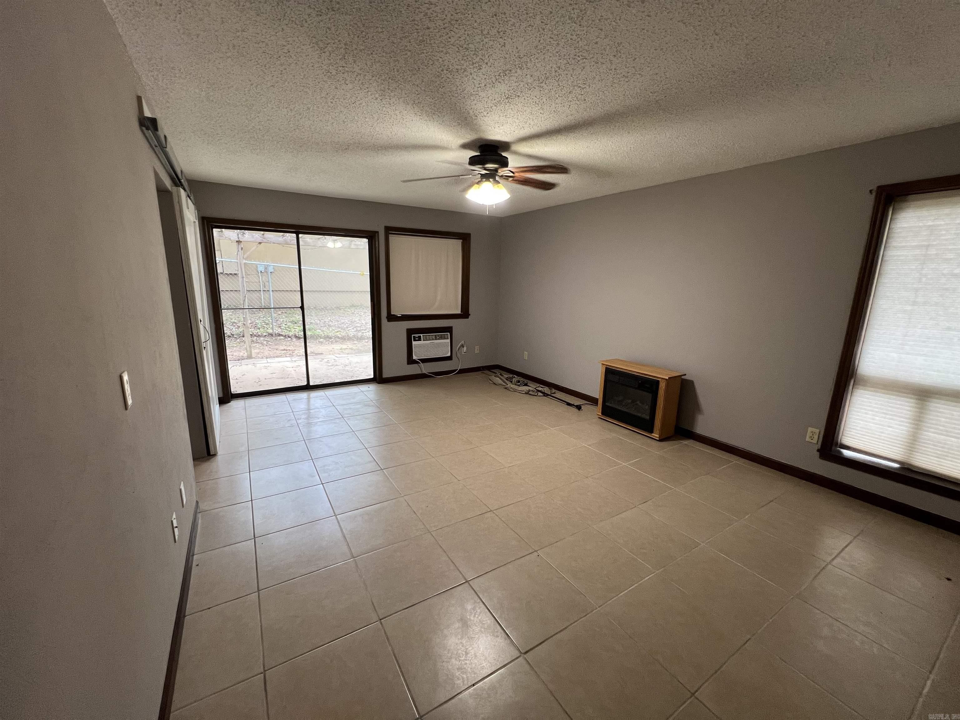 SHADOW RIDGE VILLAS - Residential