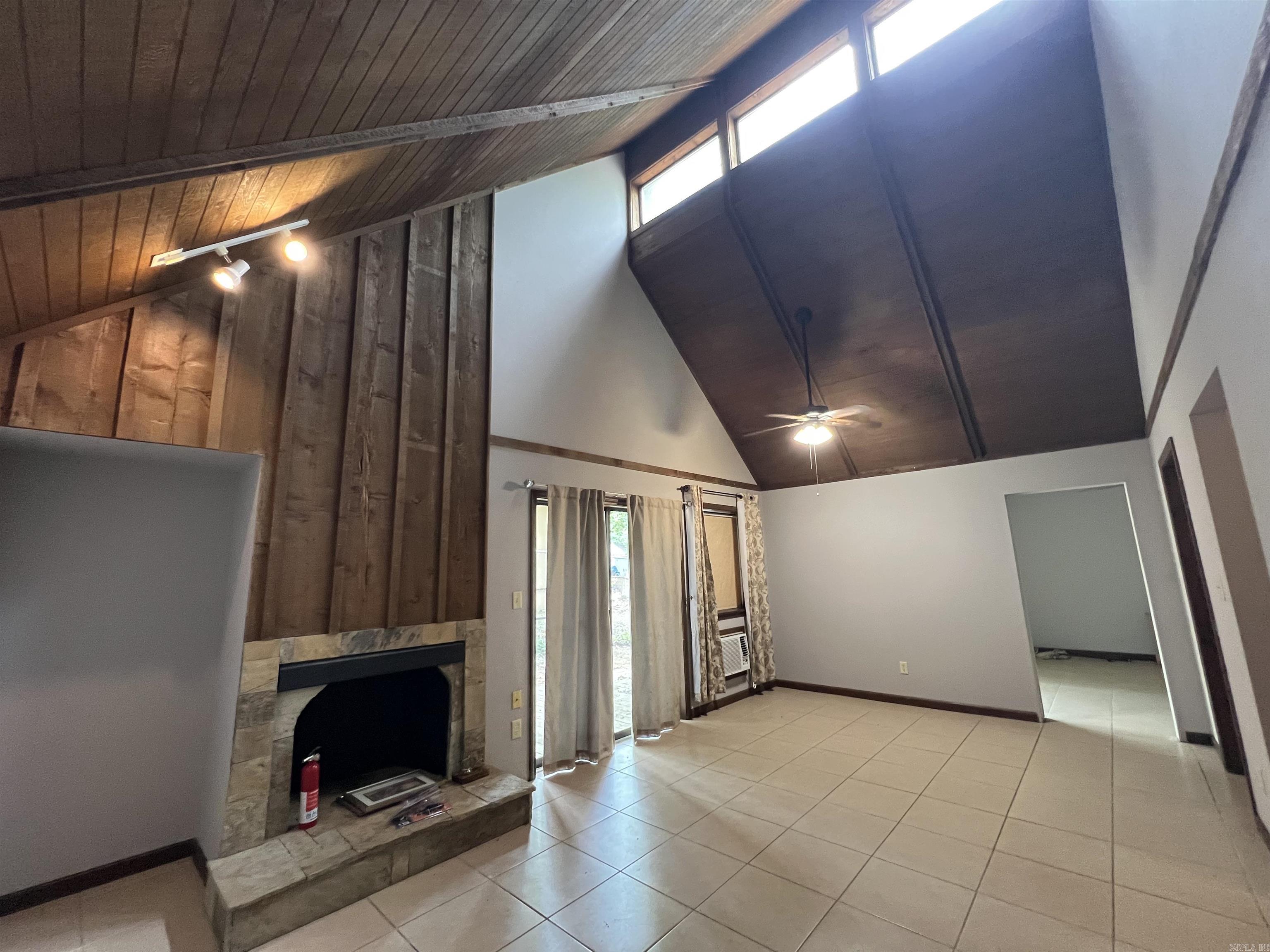 SHADOW RIDGE VILLAS - Residential