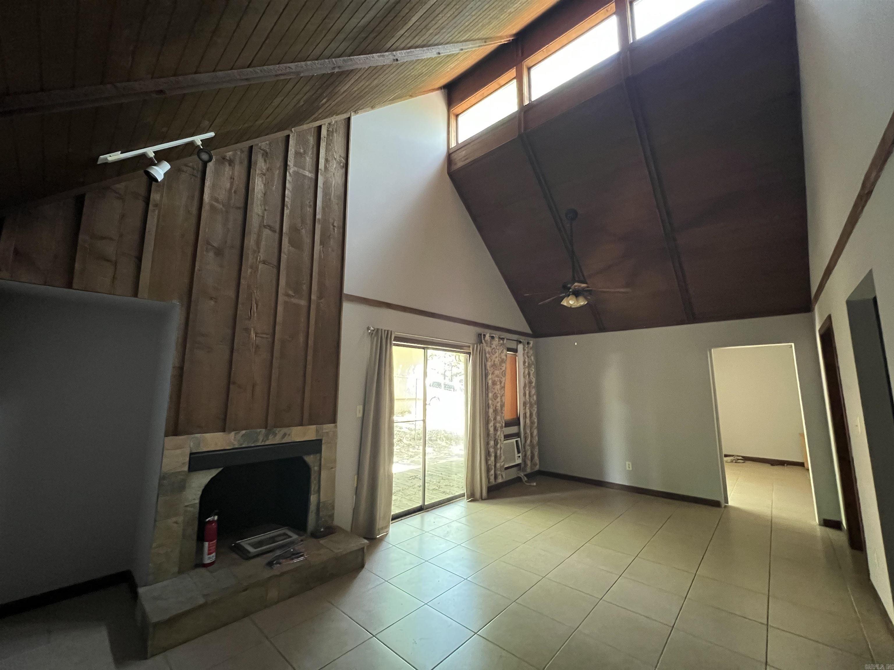 SHADOW RIDGE VILLAS - Residential