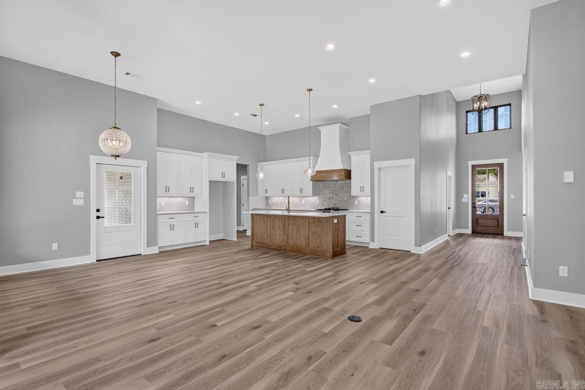 CREEKSIDE - Residential
