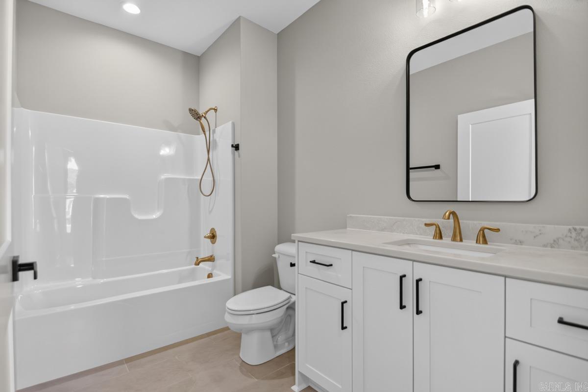 CREEKSIDE - Residential