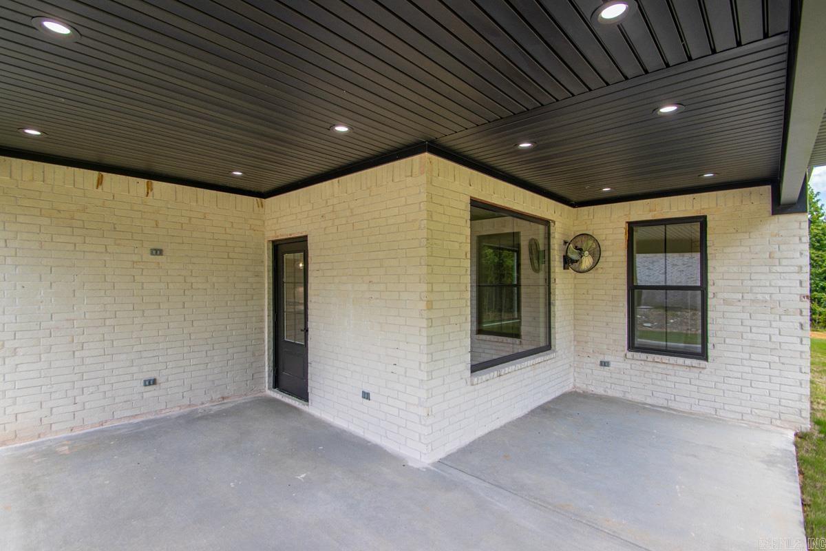 CREEKSIDE - Residential