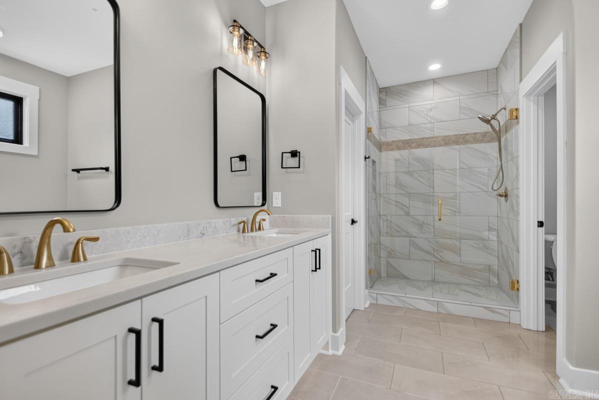 CREEKSIDE - Residential