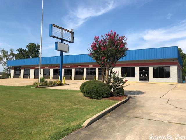 Former Gateway Tire in Paragould.  9 doors, truck bay, customer area, sales area and warehouse storage.