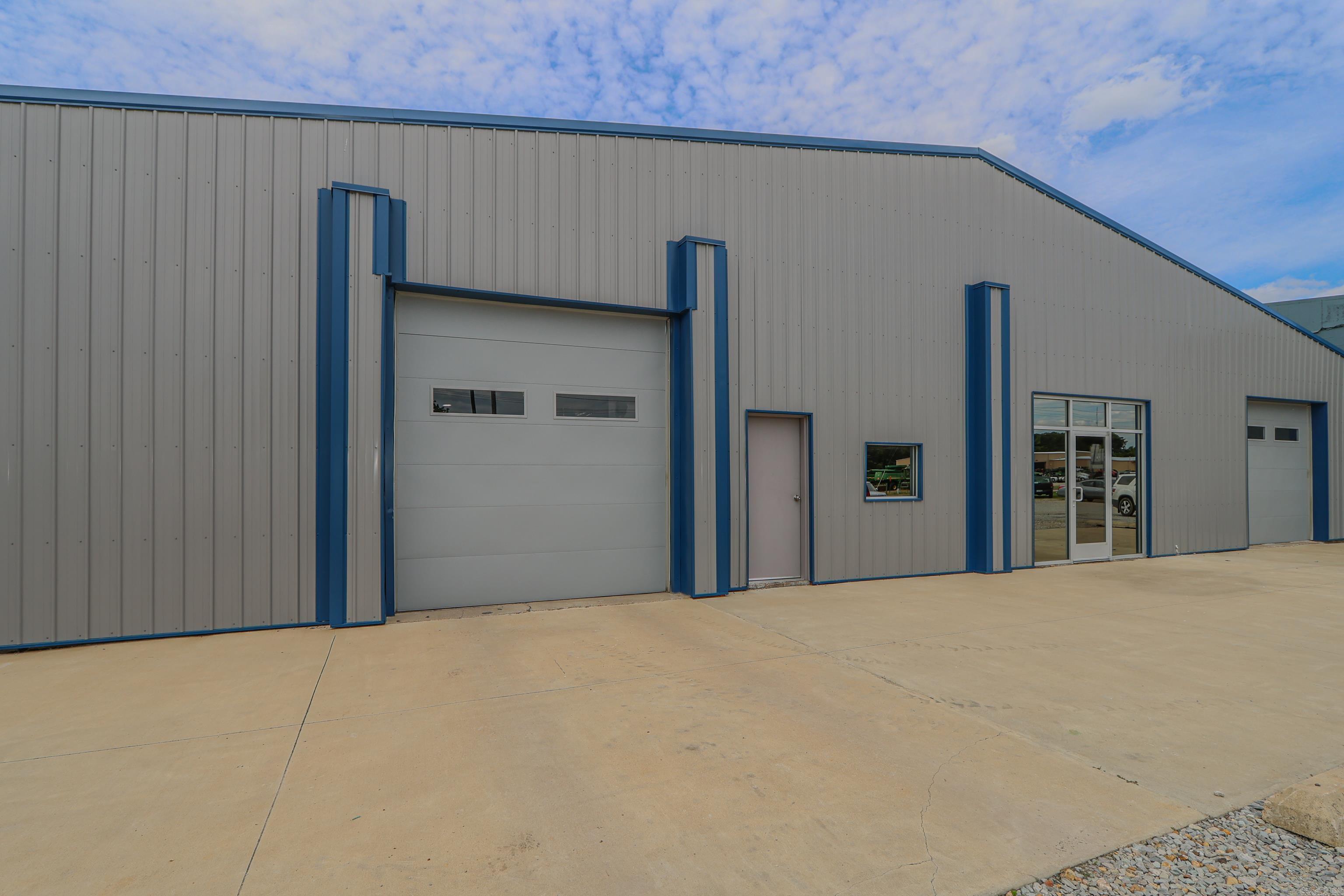 Castleberry K & L - Commercial Sale