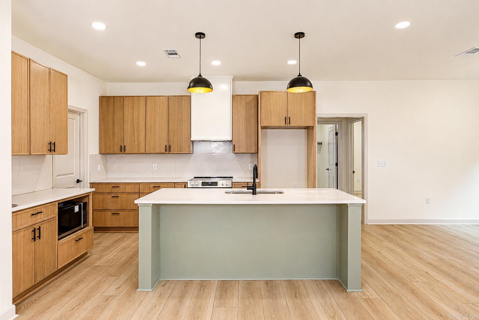 REGAL OAKS - Residential