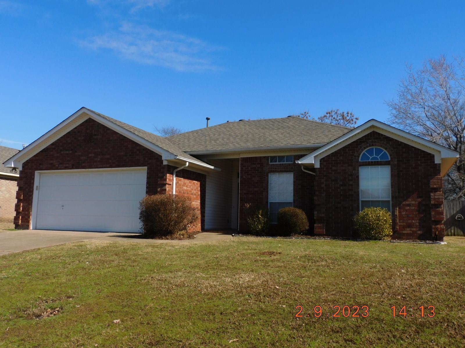 Well maintained 3 bedroom home, laminate & tile floors throughout, updated kitchen with solid surface countertops, stainless appliances, side by side refrigerator, separate laundry room with washer & dryer, freshly painted interior walls & trim, 2 inch blinds throughout, fenced yard with covered patio, and more! Small pets negotiable with a non-refundable pet deposit.