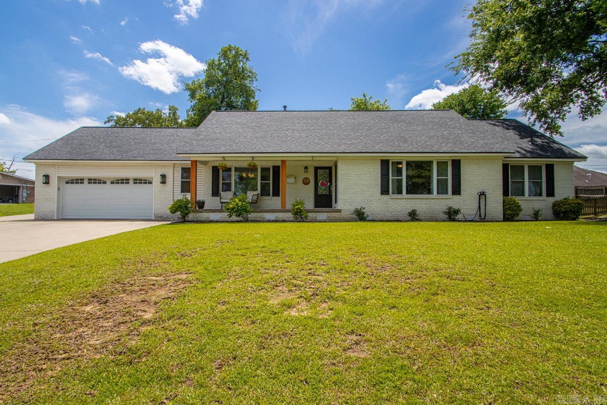 Located in the heart of Benton, this gorgeous 3-bedroom, 3-bathroom home is full of character and thoughtful updates throughout. With spacious living and dining areas, this home offers functionality for everyday living and entertaining. Recent updates include a new roof in 2024, water heater in 2025, newer HVAC and heating systems with updated ductwork, updated bathrooms, and more. Step outside to a spacious fenced backyard that’s perfect for entertaining, kids, pets, or simply relaxing at home. Centrally located near restaurants, shopping, entertainment, and top-rated Benton schools.
