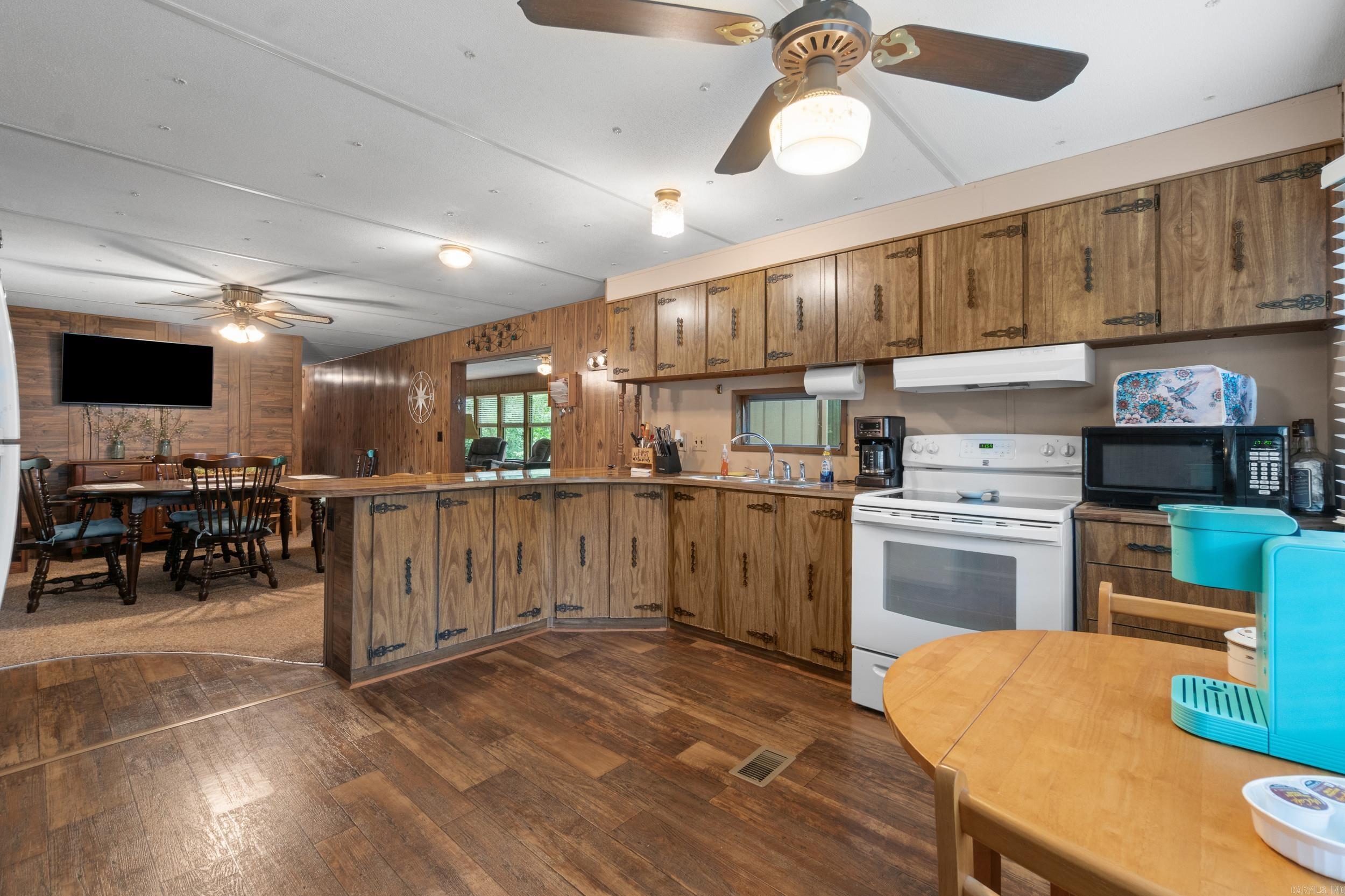 LITTLE DUNHAM - Residential